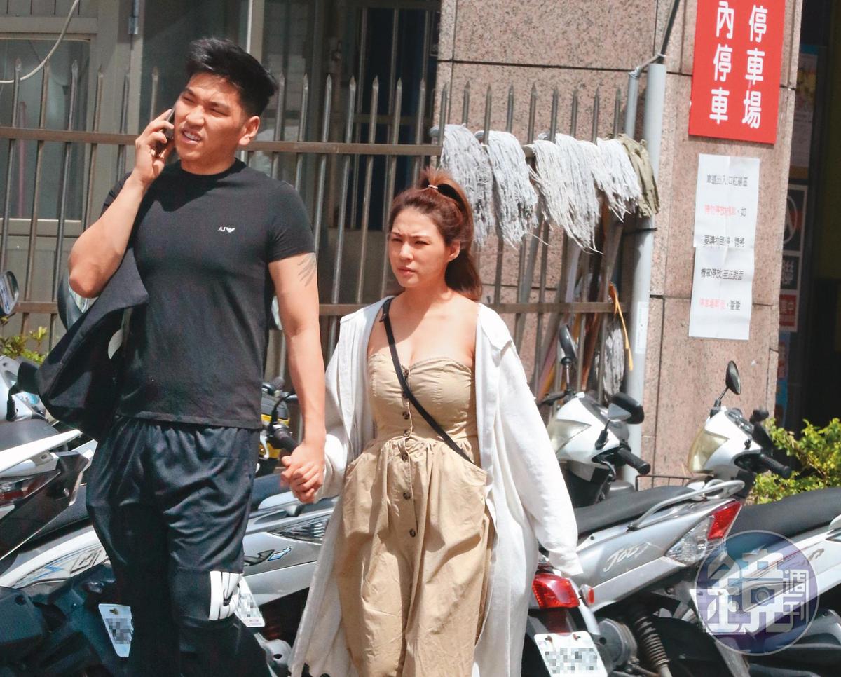 熊熊8月才被本刊報導與水電工富二代未婚夫鄭旭哲牽手看新房,想不到婚前卻爆出性愛影片外流。(本刊資料照)