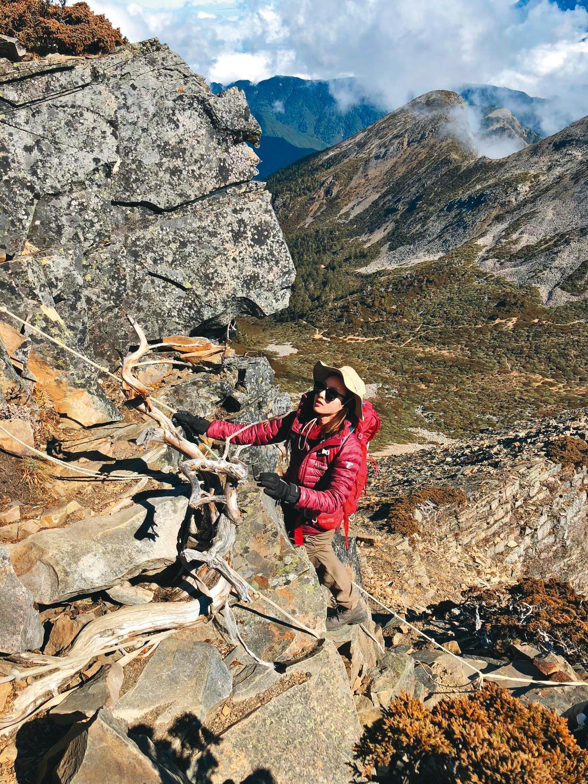 房思瑜近年熱愛登山,曾遇到大雨、雷擊和失溫等驚險狀況。(TVBS提供)