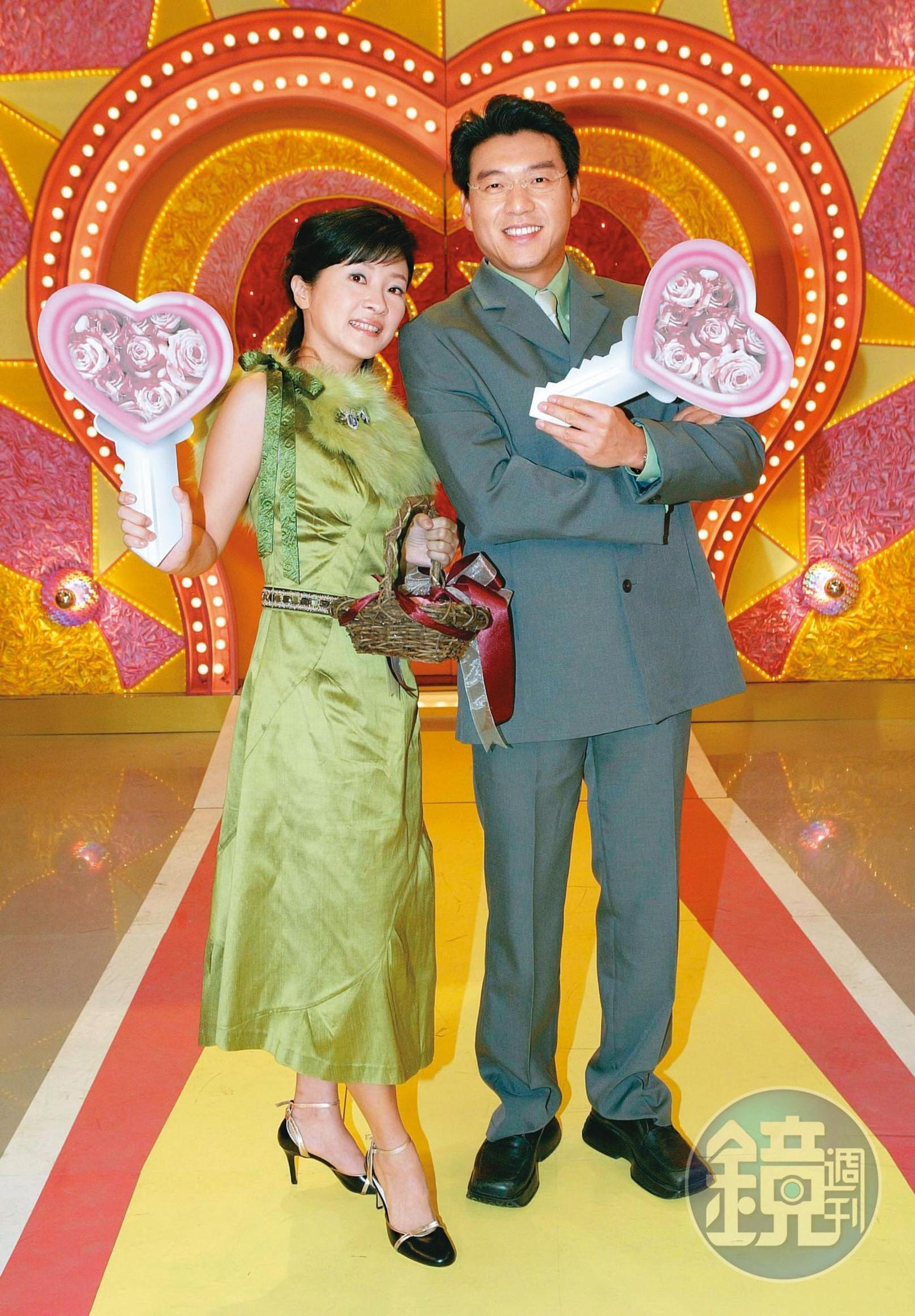 吳淡如(左)從《天天星期8》到《今晚誰當家》,與謝震武(右)合作長達15年,2人的代表作《今晚誰當家》更屢創收視佳績。(東方IC提供)
