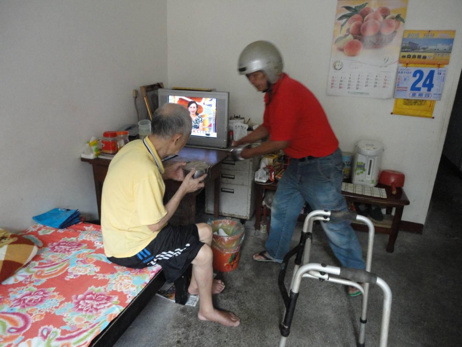 龍眼林福利協會提供老人送餐、日間照顧、關懷訪視等服務。（龍眼林福利協會提供）
