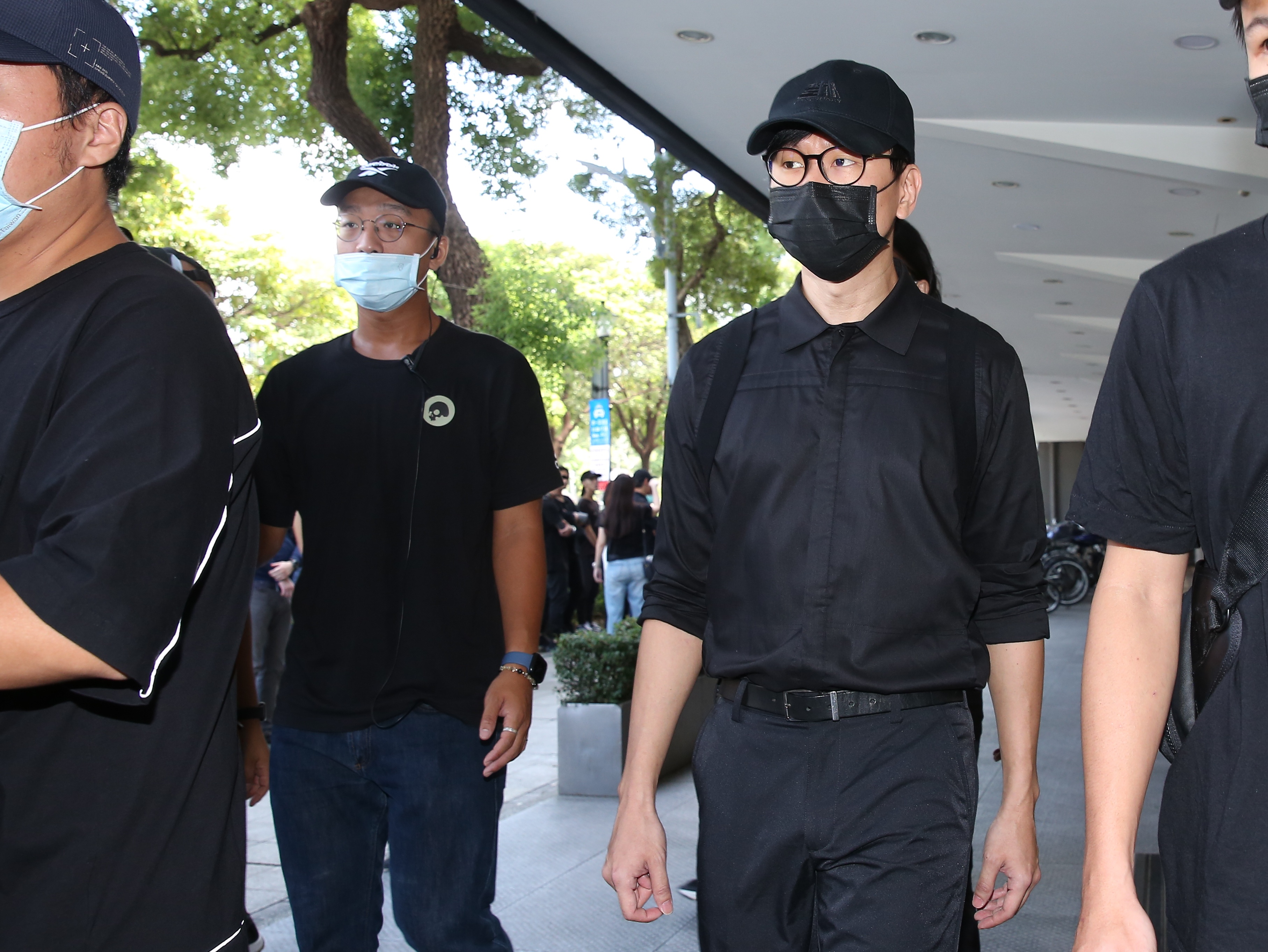 林俊傑原本要和小鬼出聯名品牌，目前計畫在黃爸爸同意下應該會繼續進行。