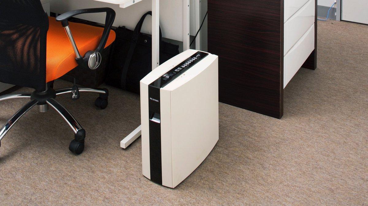 與PS5型號、配色都相近的碎紙機,意外引起日本鄉民討論。(翻攝自iris ohyama官網)