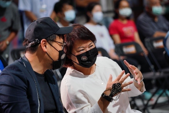 嘉義市市長黃敏惠與嘉義市搖滾音樂祭計畫主持人何景揚（阿福）交流嘉義市音樂發展