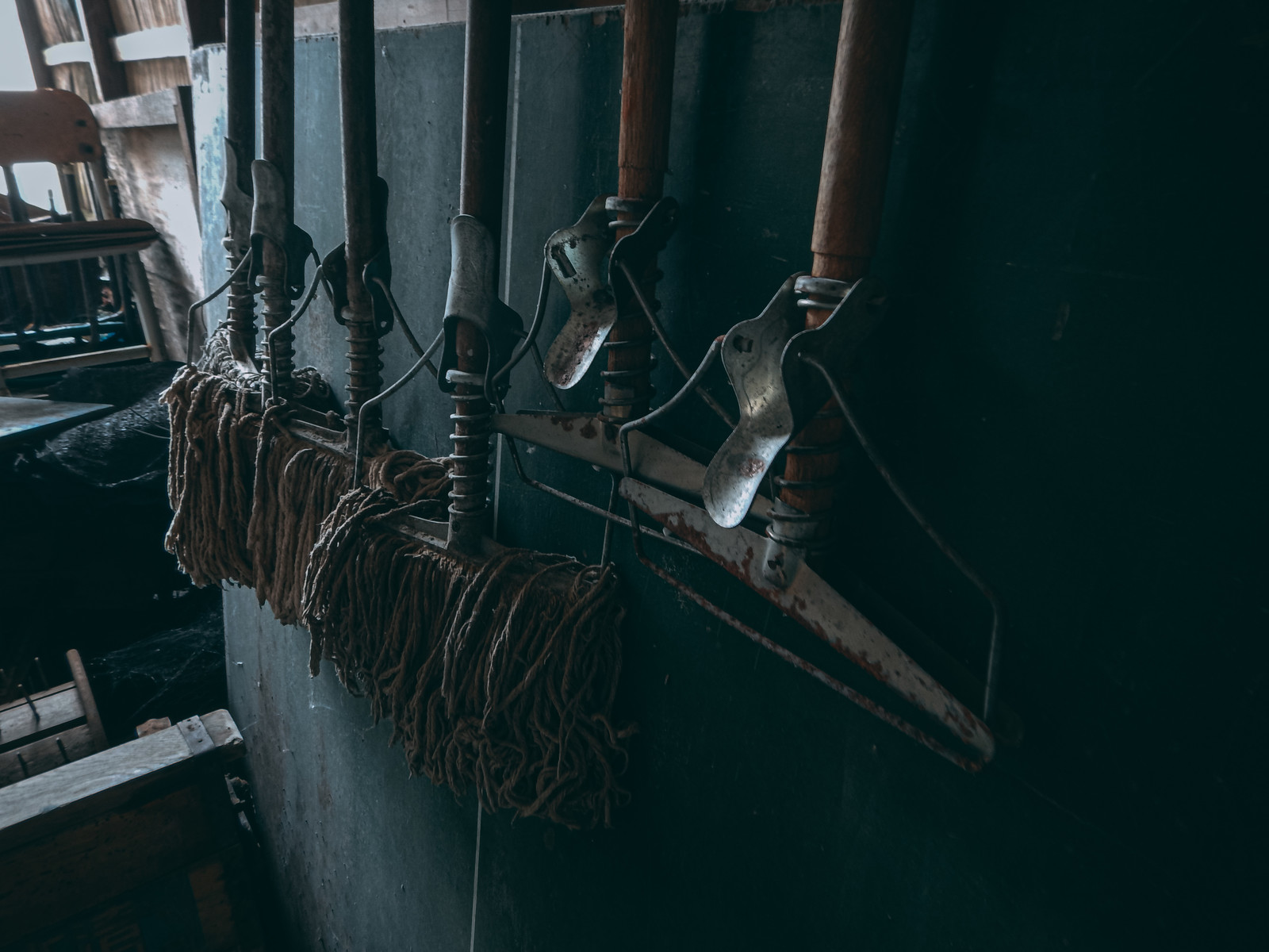 同班同學為了幹部選舉反目成仇，新衛生股長當選人在全班面前痛毆前提名他的前任衛生股長。（示意圖，翻攝自PAKUTASO）