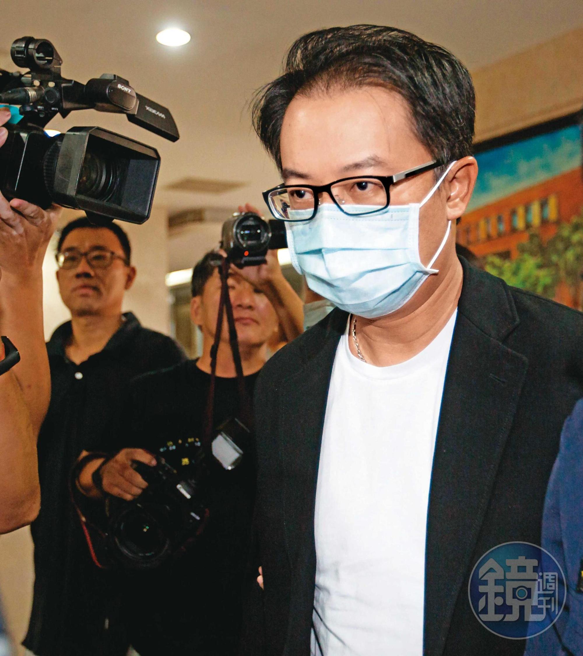統領百貨總經理翁華利身兼天義公司財務長,涉嫌行賄立委,因認罪獲緩起訴。