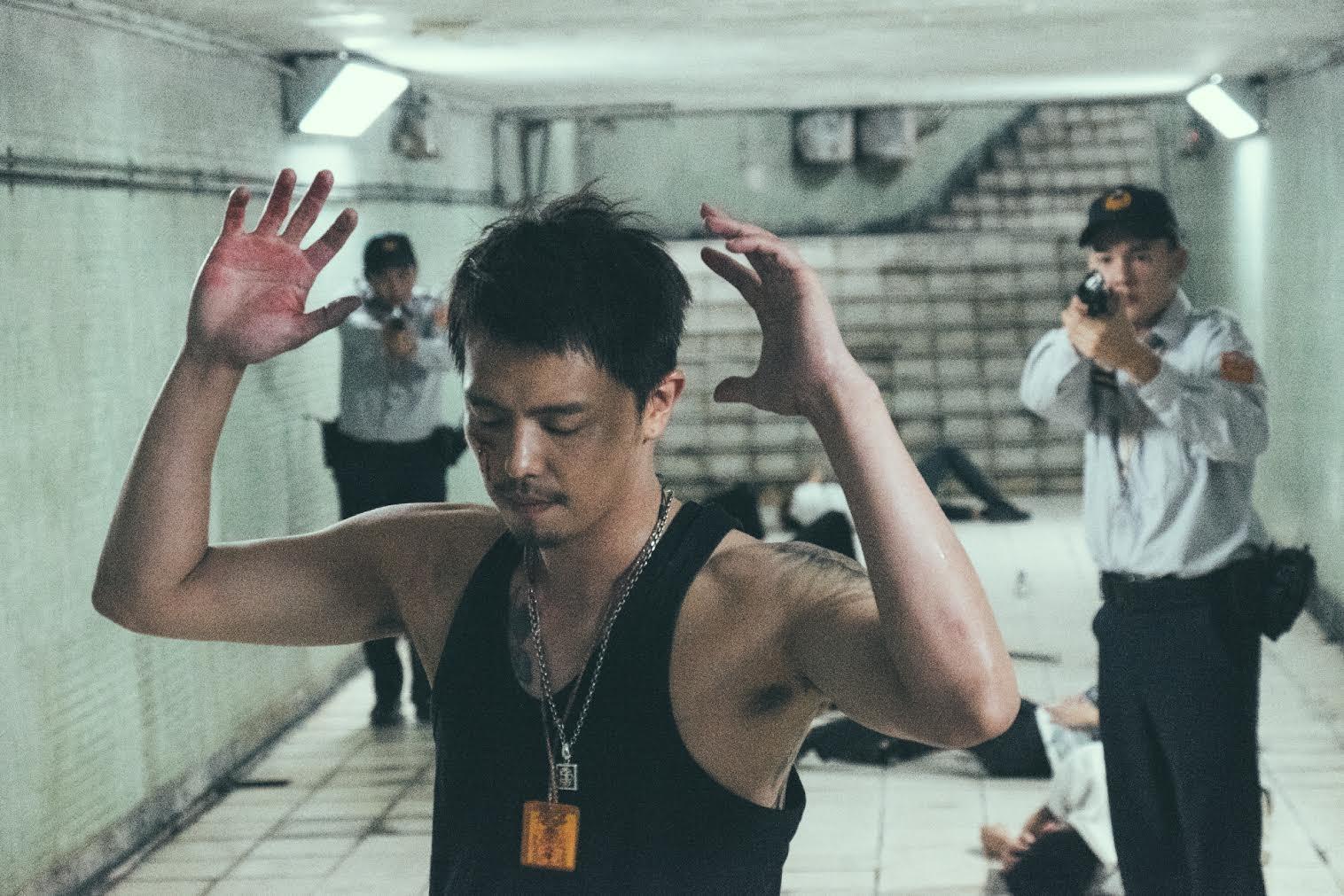 投入演出電影《角頭》時,小鬼也是一頭栽進表演角色。(巧克麗娛樂提供)