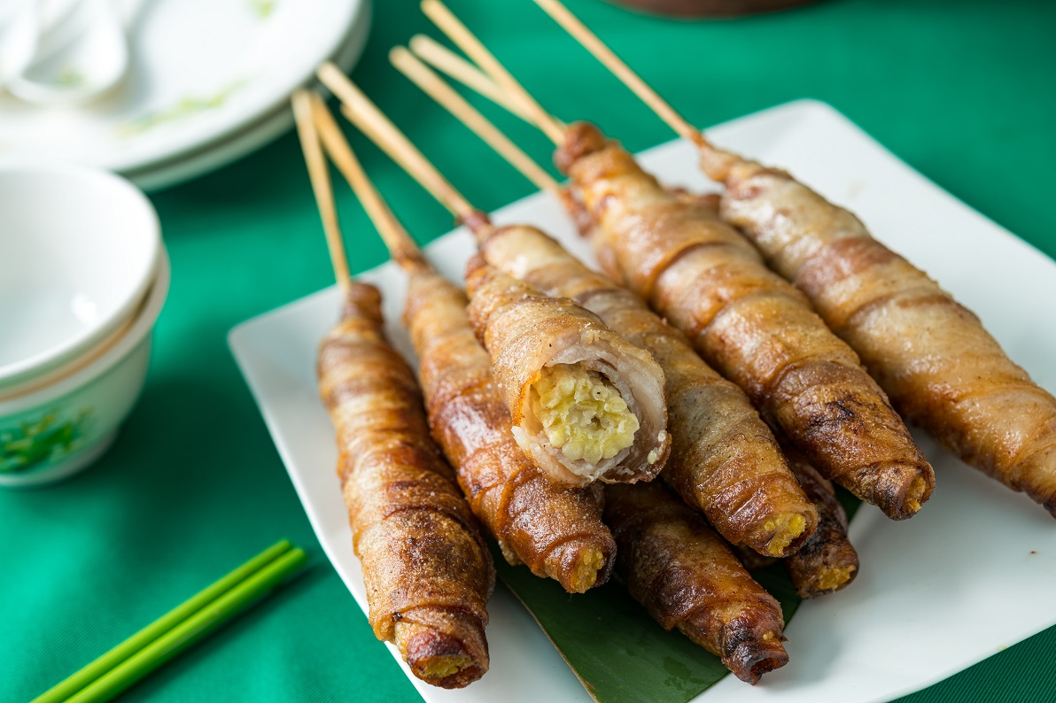 成功申請到結構專利的招牌菜「烤春筍」，以培根包裹著玉米筍，風味獨特。（60元／支）