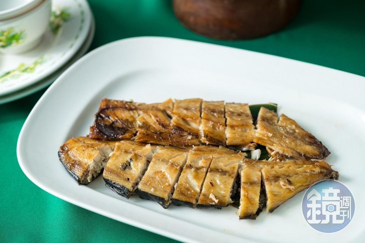 每桌都會點的標配「山地飯+醃魚」。（300元／份）
