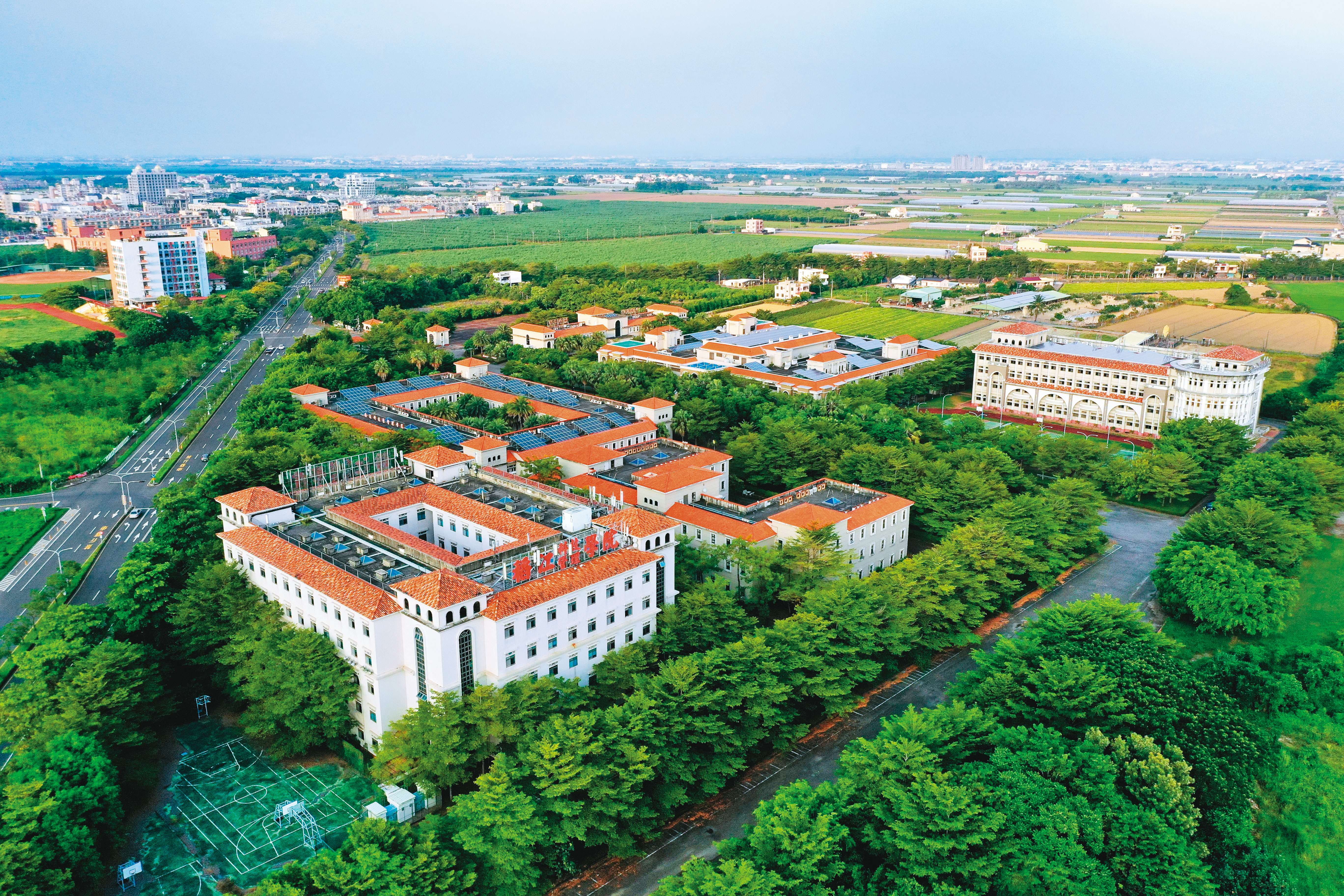 稻江管理學院5月宣布停辦、遭教育部駁回，如今又遭爆出招逼退師生。