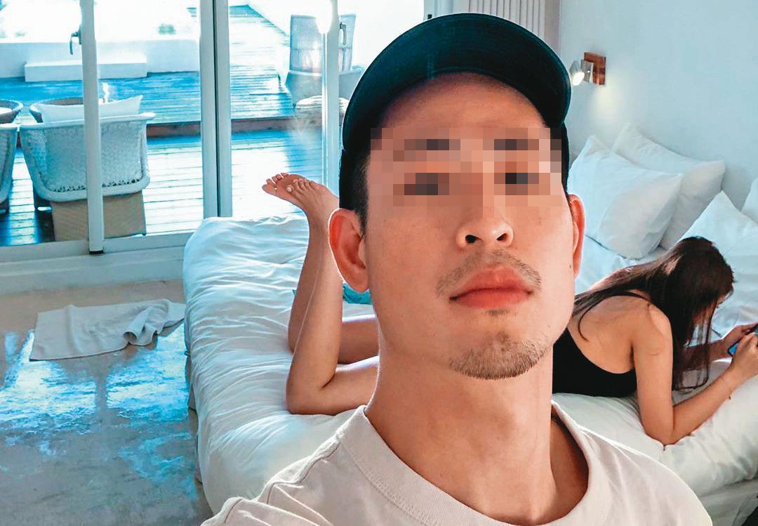 張男過去不喜歡在社交媒體張貼女友的照片,但最近卻頻頻和豪乳網紅曬恩愛,每篇發文還會標記豪乳網紅的ID,蹭熱度意味濃厚。(翻攝自IG)