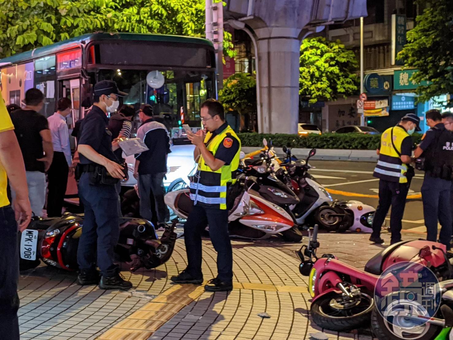 肇事駕駛對業者稱在值勤時有打瞌睡情形,警方事後將他依過失致死罪嫌移送法辦。