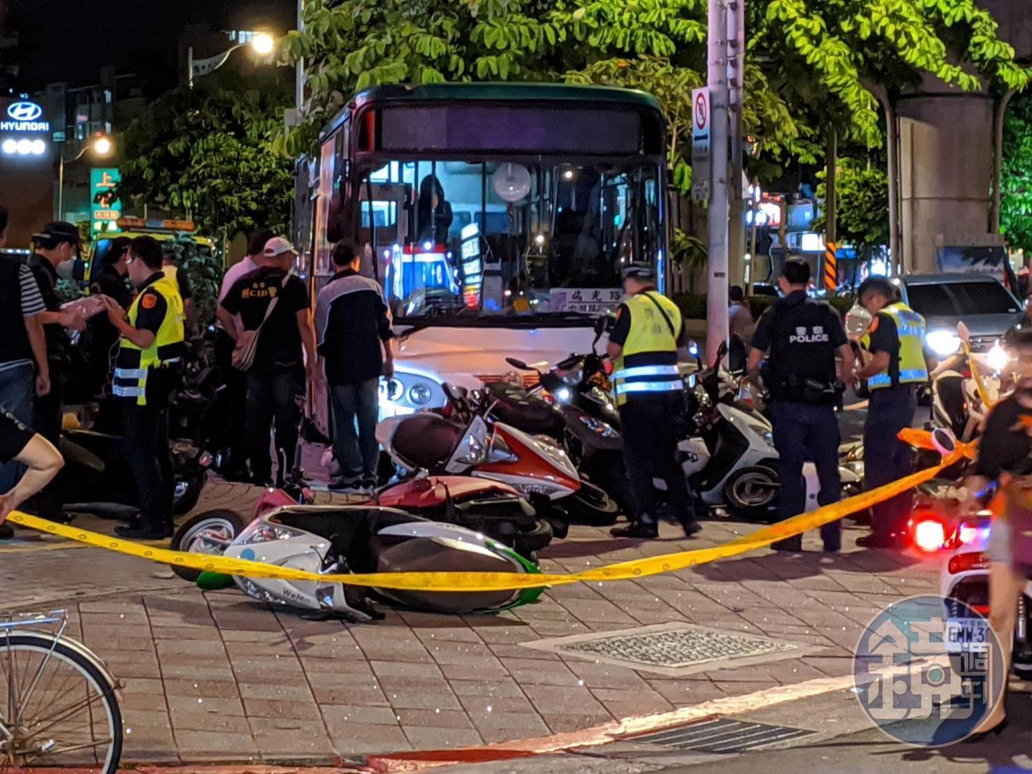 內湖區昨晚間一台三重客運,駕駛疑在執勤時打瞌睡,造成1死1傷交通事故。