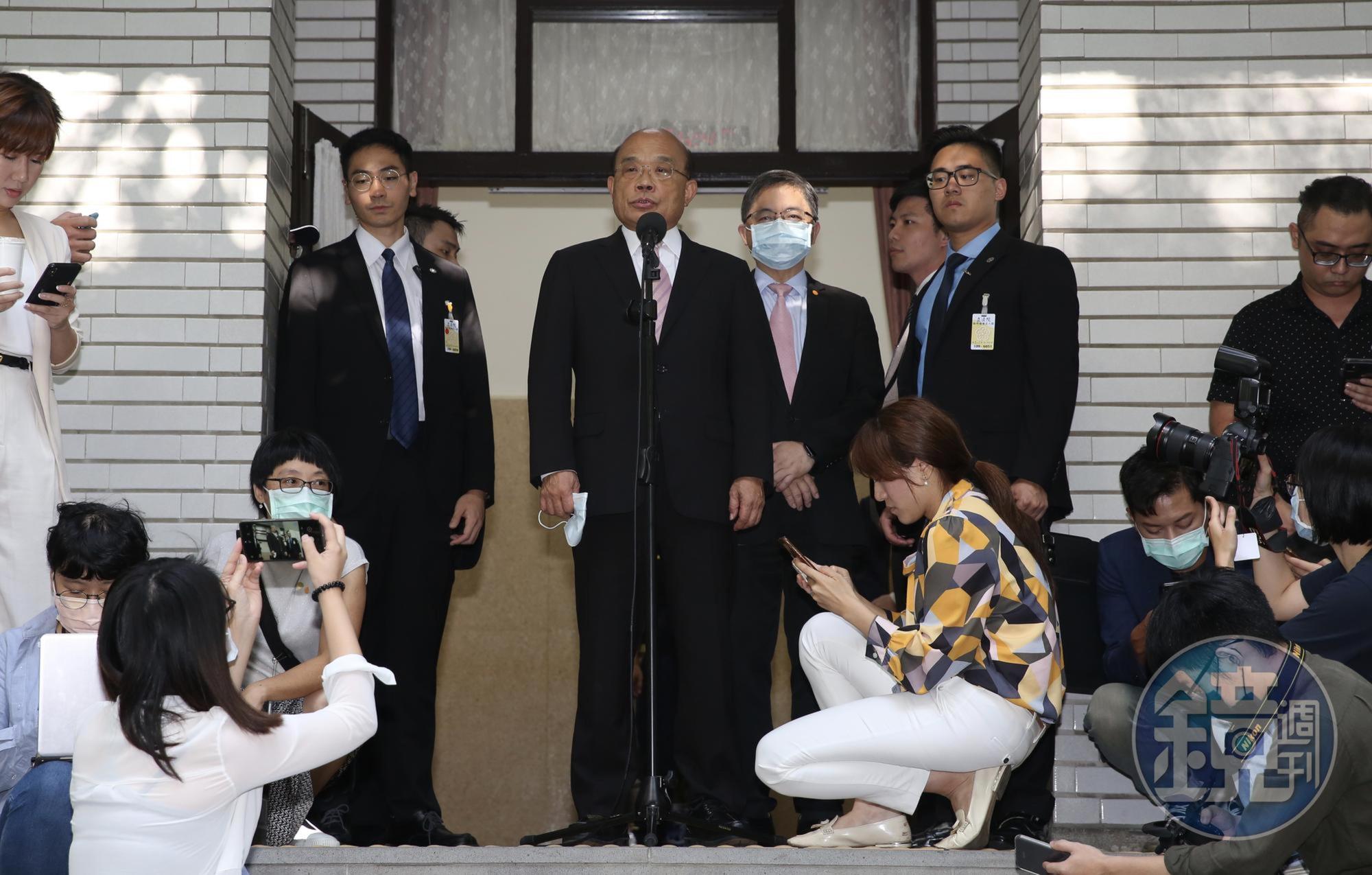 馬英九認為,美方訪台層級越高,兩岸關係就會越緊張,蘇貞昌冷笑表示「我不想批評了」。