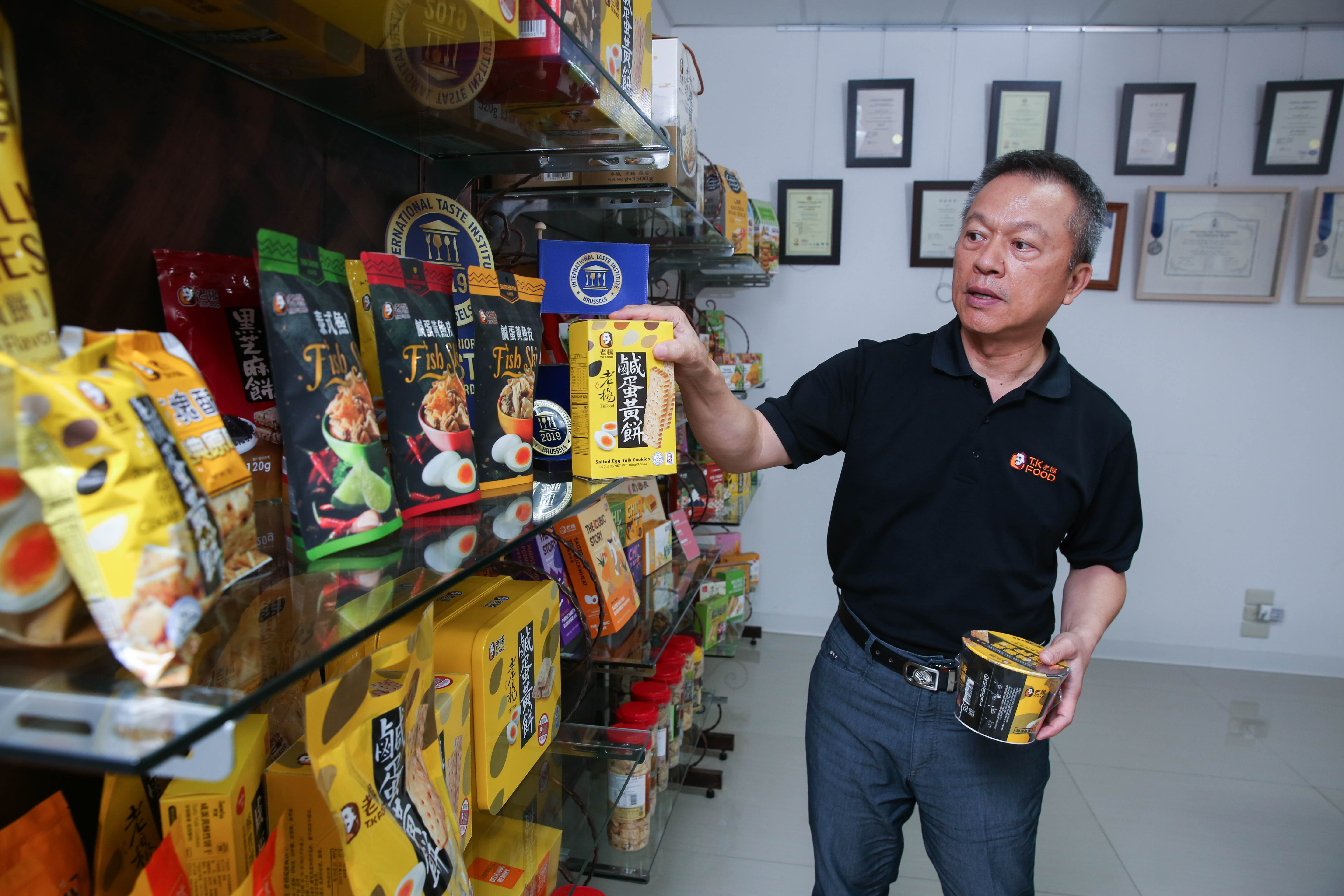 全盛時期,嘉義市方塊酥有30多家競爭者,戴大可搶先打出市場知名度。