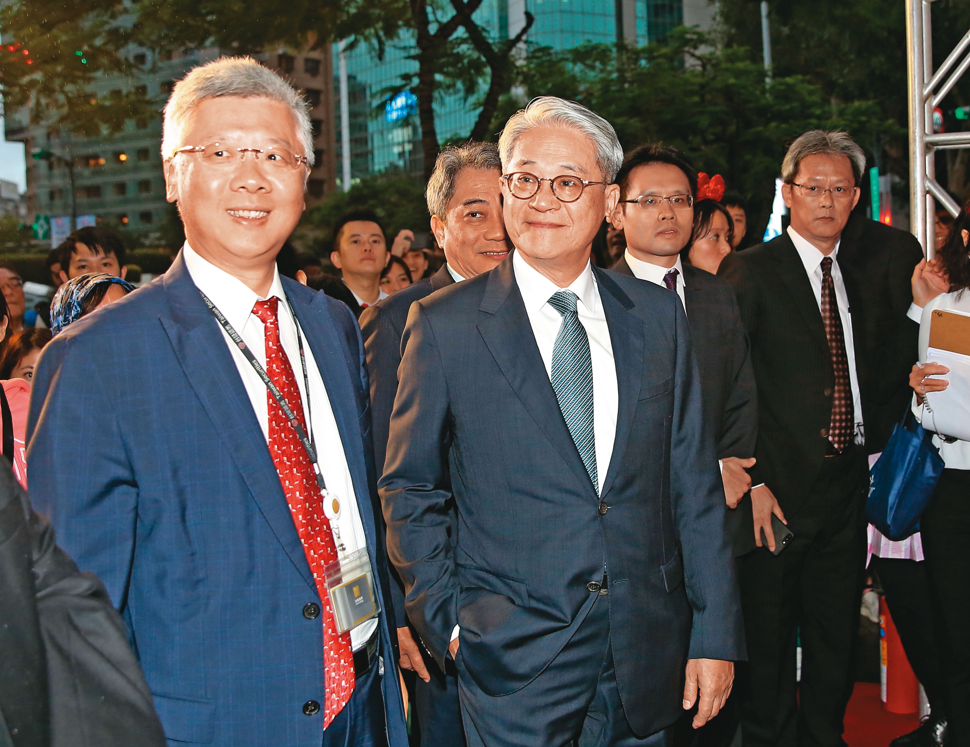 吳東亮（中）今年有機會一圓保險夢，決定對彰銀鬆手。