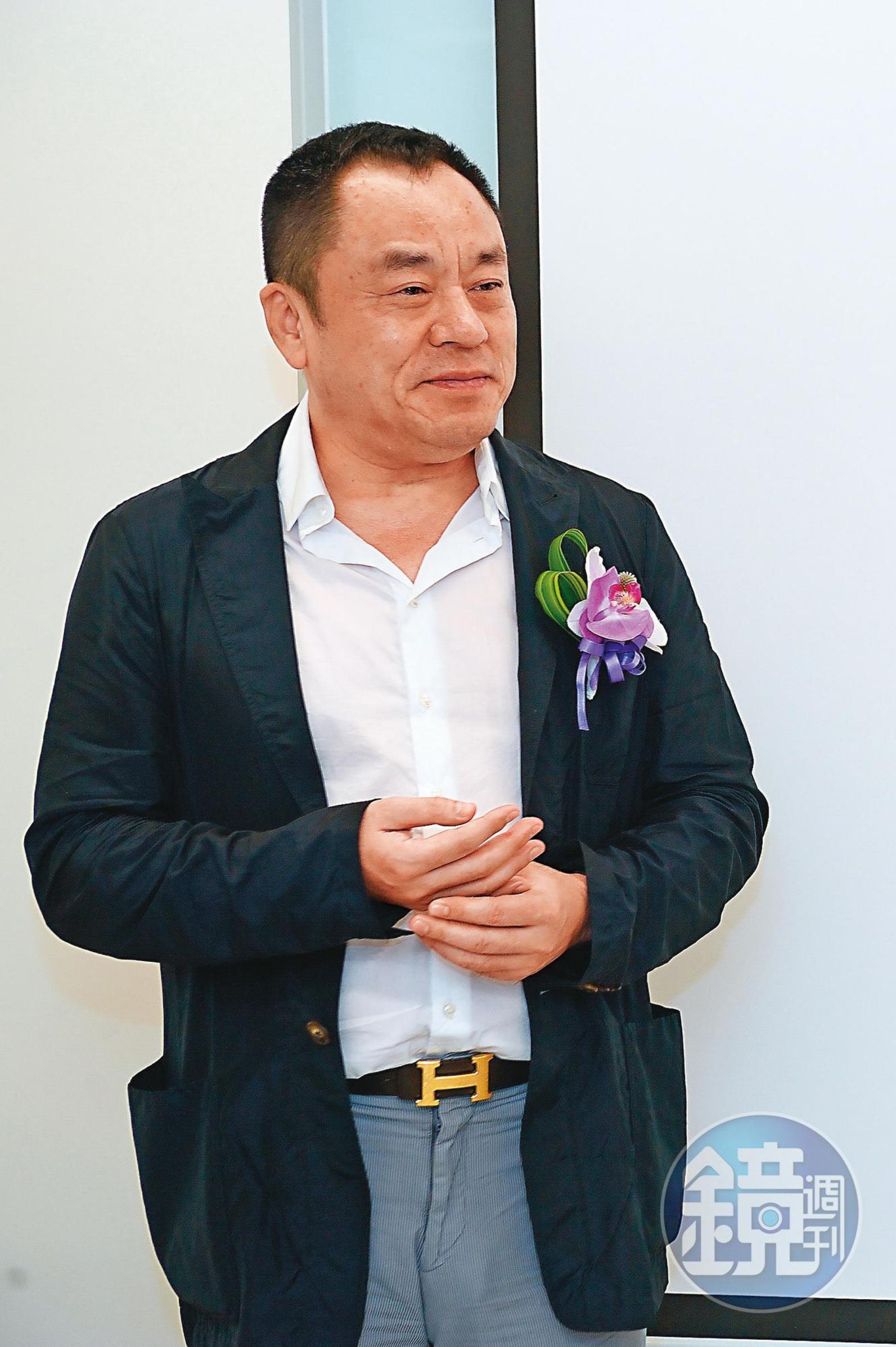 殯葬天王龍巖總裁李世聰眼光精準，買賣彰銀大賺逾42億元。