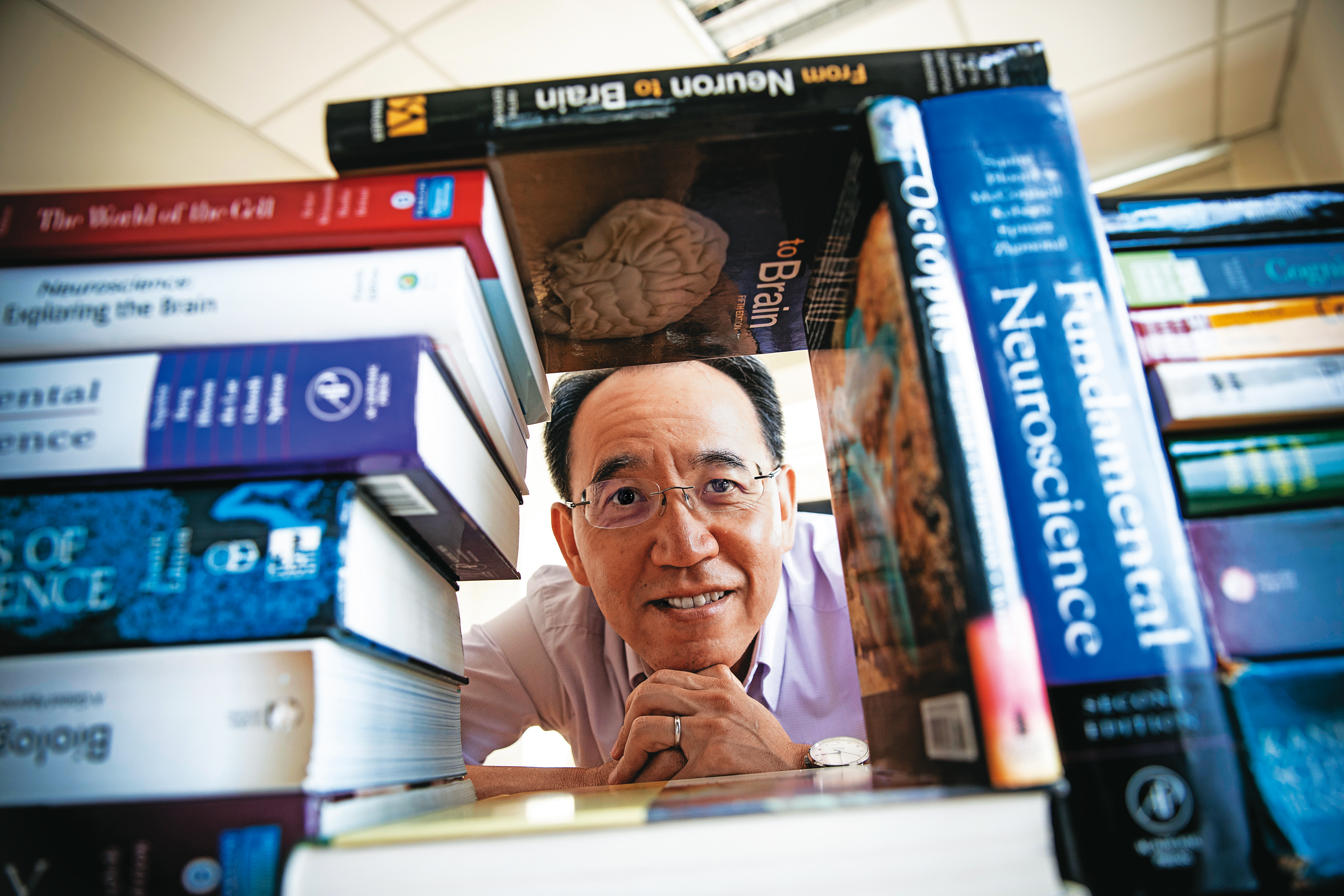 焦傳金是神經科學家，也是清大極受學生歡迎的老師，對教學十分用心。