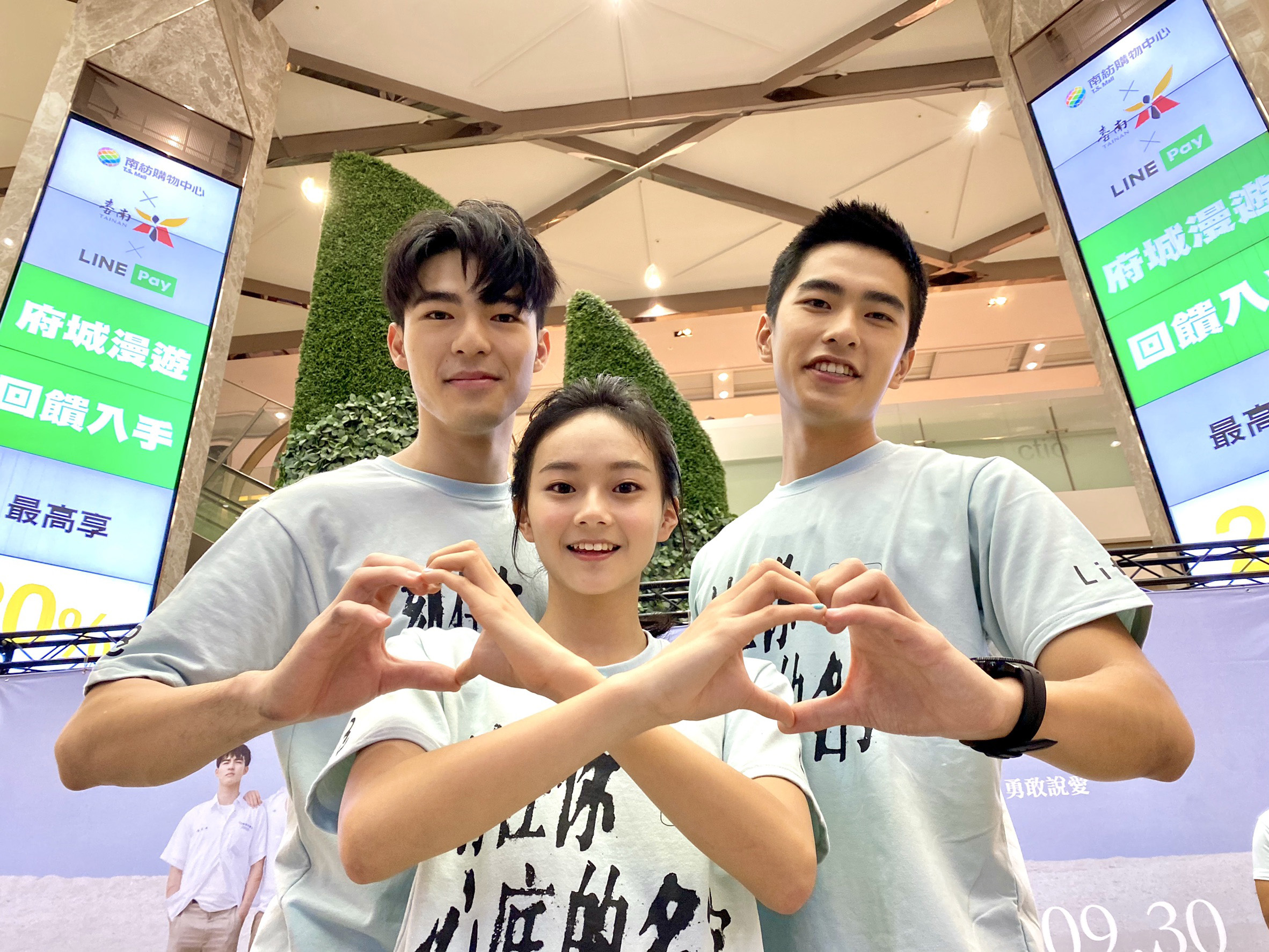 陳昊森（左起）、邵奕玫（米米）、曾敬驊近期勤跑電影活宣傳活動。（氧氣電影提供）