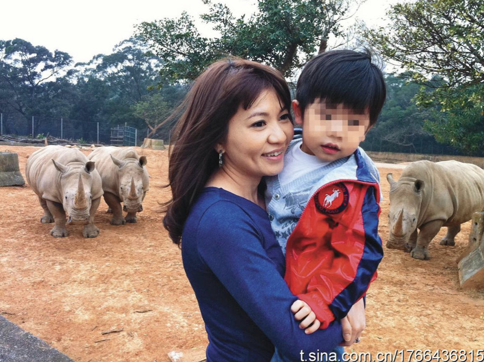 董至成透露目前跟老婆協議好離婚後財產一人一半,兒子唸書的學費由他負責供到大學。(翻攝自董至成微博)