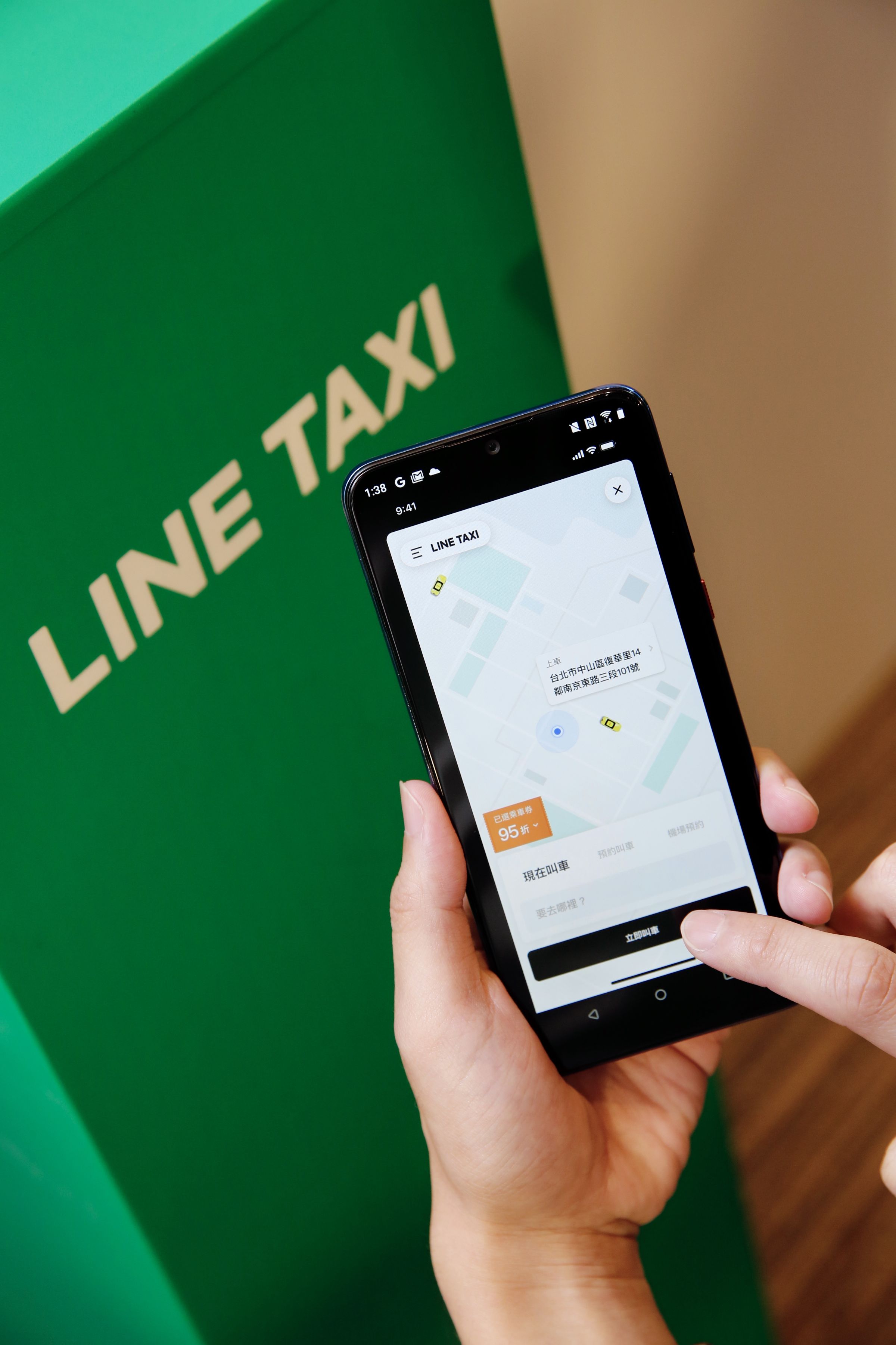 LINE TAXI上線1年，透過LINE主頁一鍵叫車，結合LINE Pay、LINE Point等多元付款，讓乘客數、乘趟數增加3倍。
