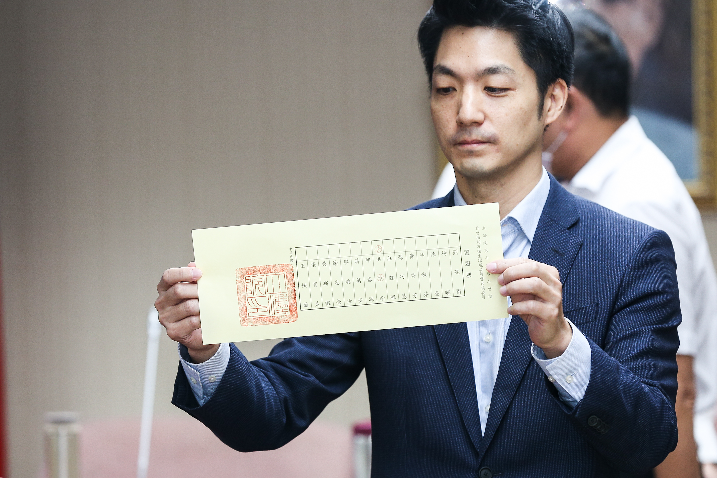 國民黨籍立委蔣萬安一度陷入落選危機，最後抽籤幸運抽中當選召委。