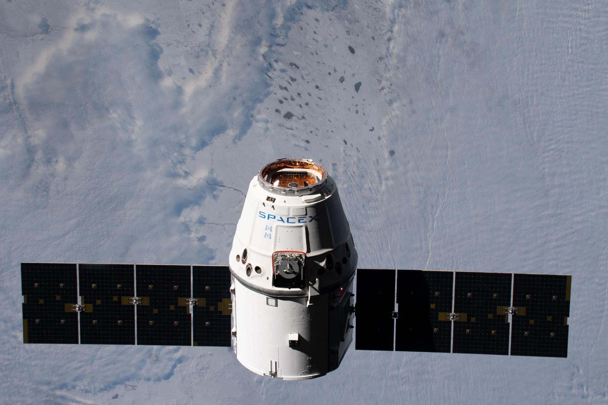 這艘天龍號會負責把阿湯哥、導演送上外太空拍戲。（Space X提供）