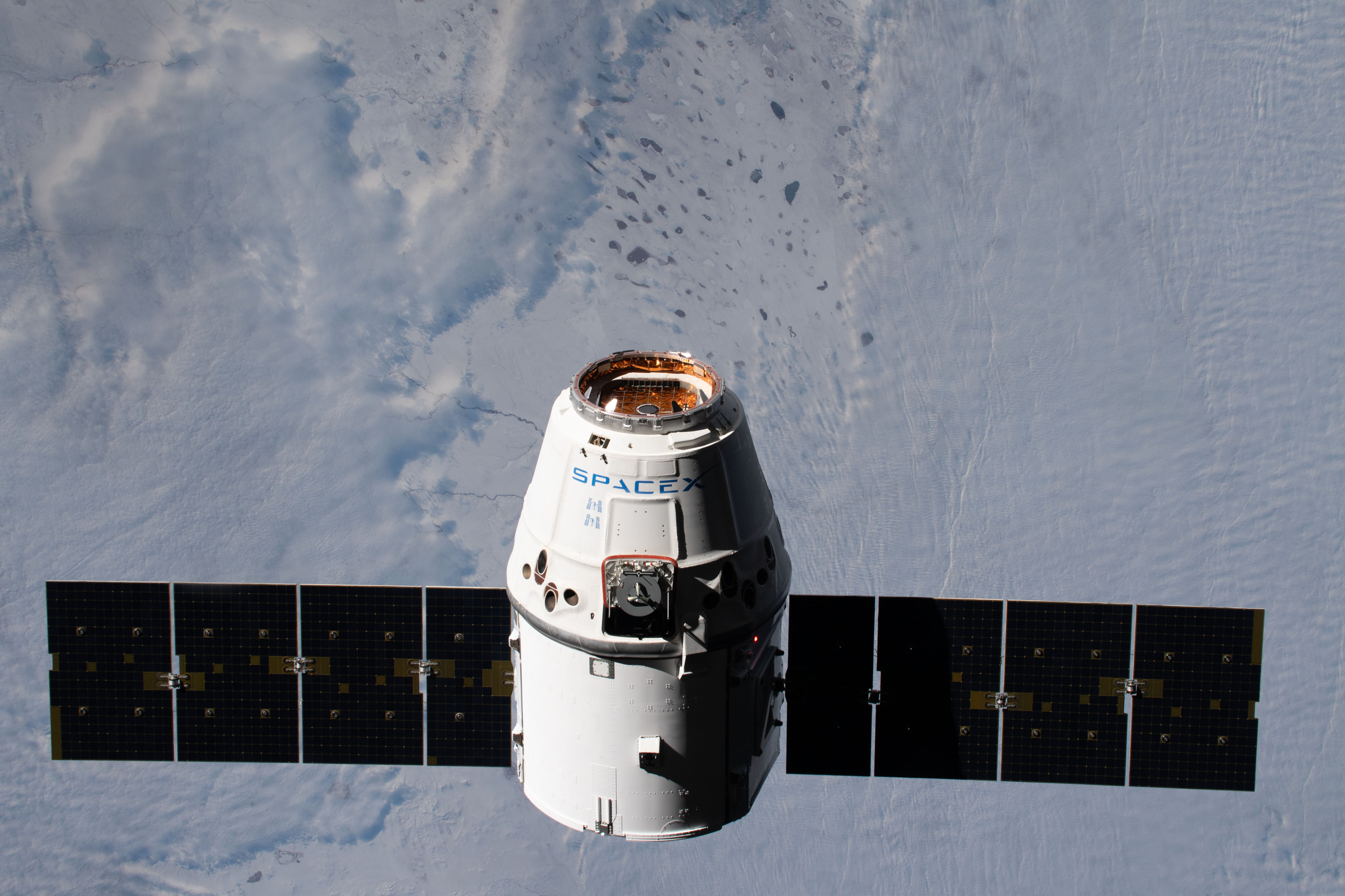 這艘天龍號會負責把阿湯哥、導演送上外太空拍戲。（Space X提供）