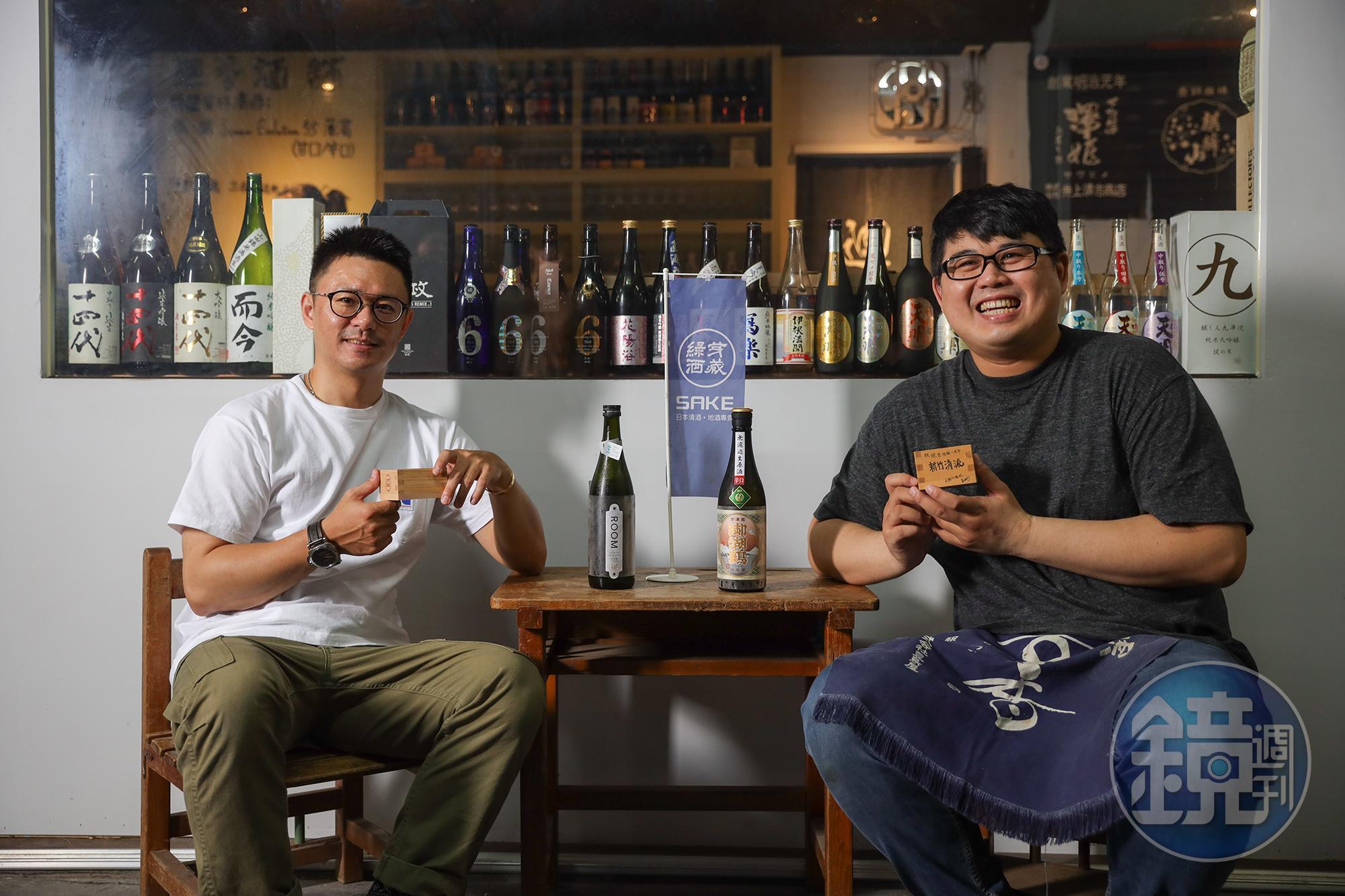 綠芽酒藏主理人方梭輝Pier（左）與迴香酒舖店長阿甘（右）時常一起舉辦試飲會。
