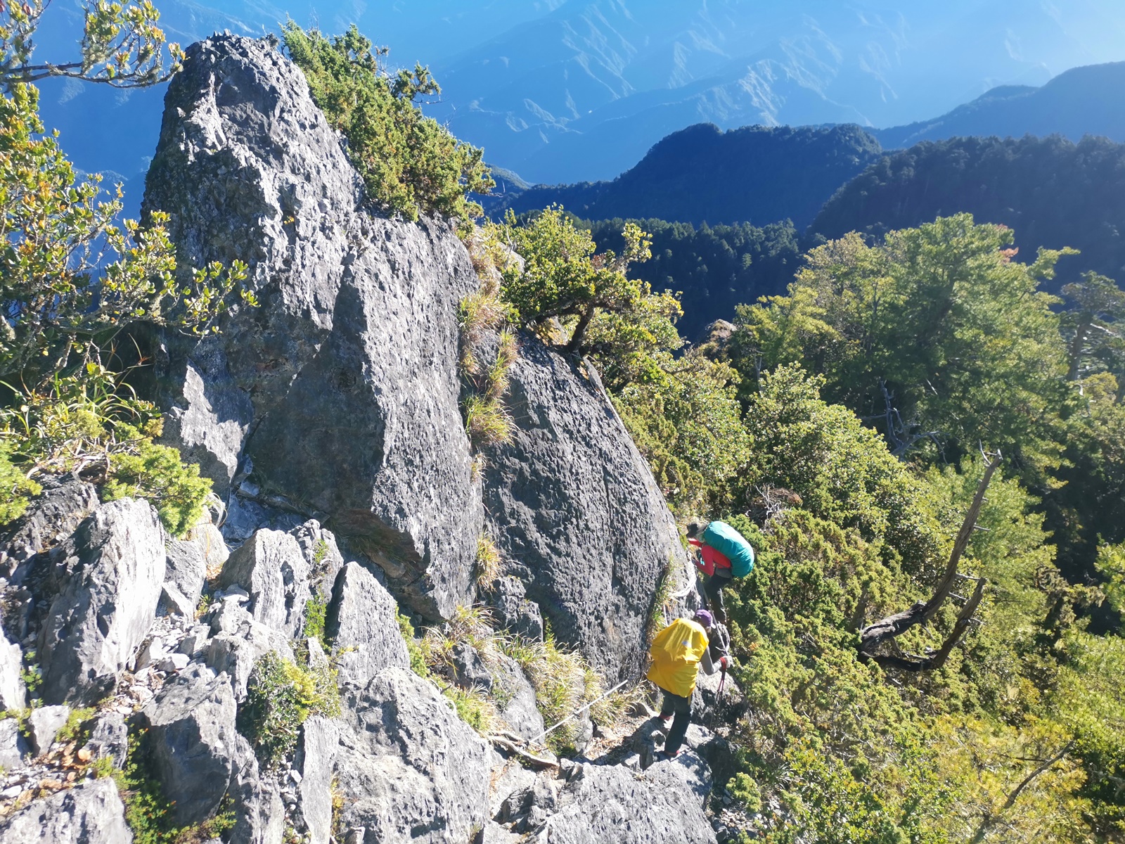 過了立霧主山後的一段粿岩，我認為比鐵線斷崖更恐怖。