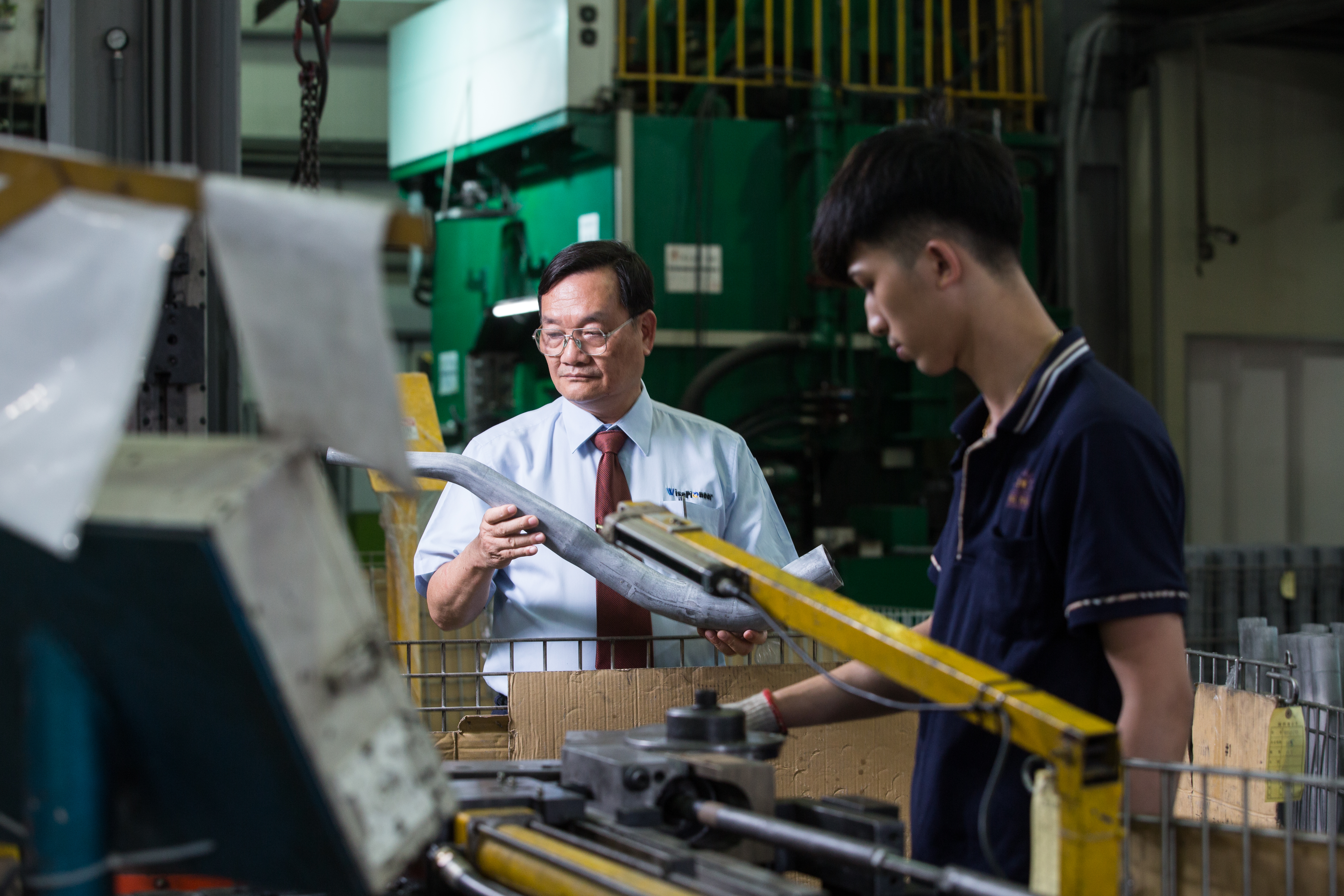 莊添財不滿足只生產模具、零件，他積極挑戰更高價設備市場。