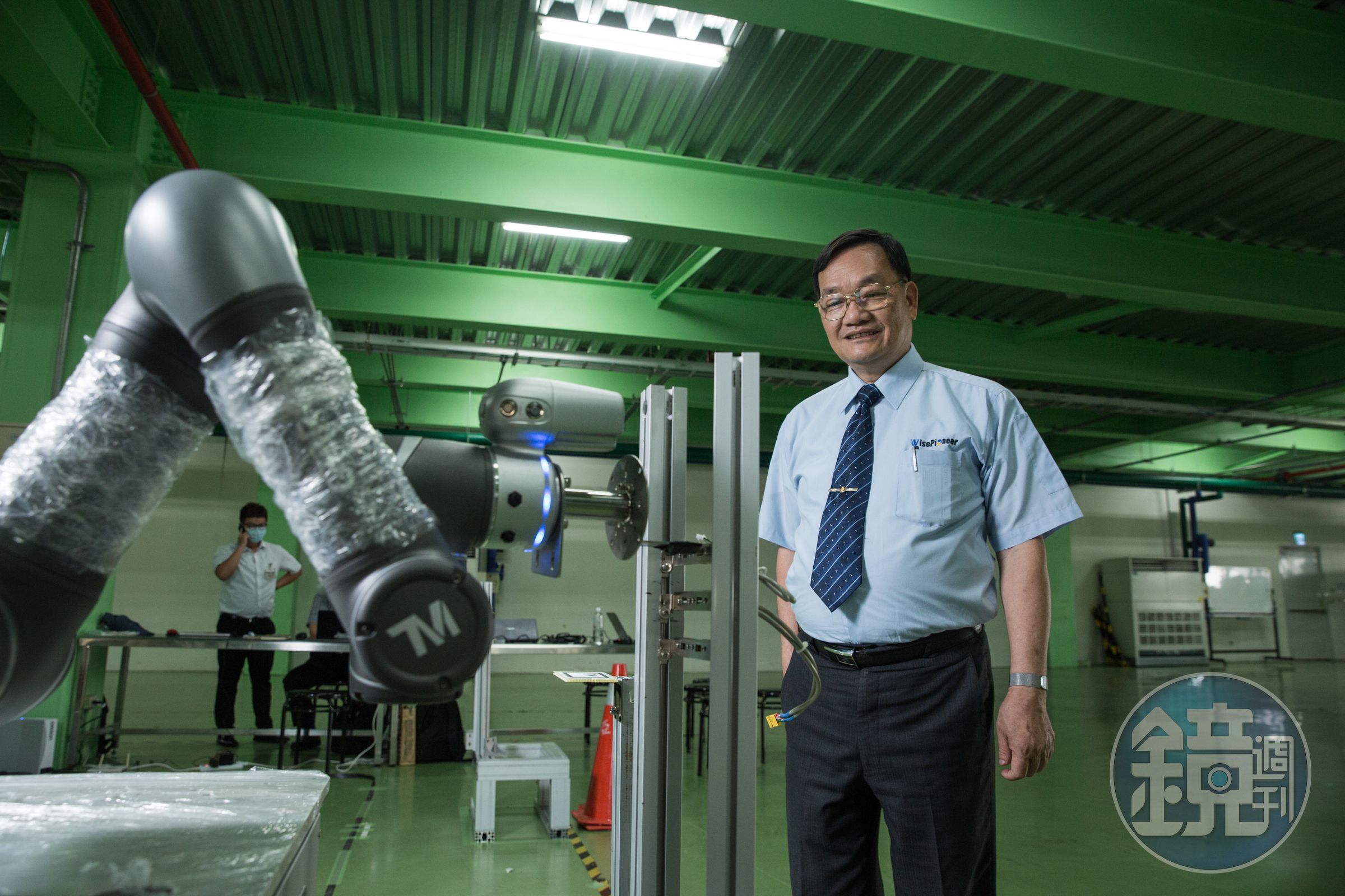 旭東機械替全球晶圓代工龍頭量身訂做出晶圓盒全自動包裝機，打入半導體供應鏈，下一階段正積極布局晶圓自動倉儲系統，取代傳統人力作業。