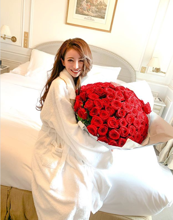 愛澤繪美里目前仍靠出書、自創服裝品牌在日本國內活躍。(愛澤繪美里IG)