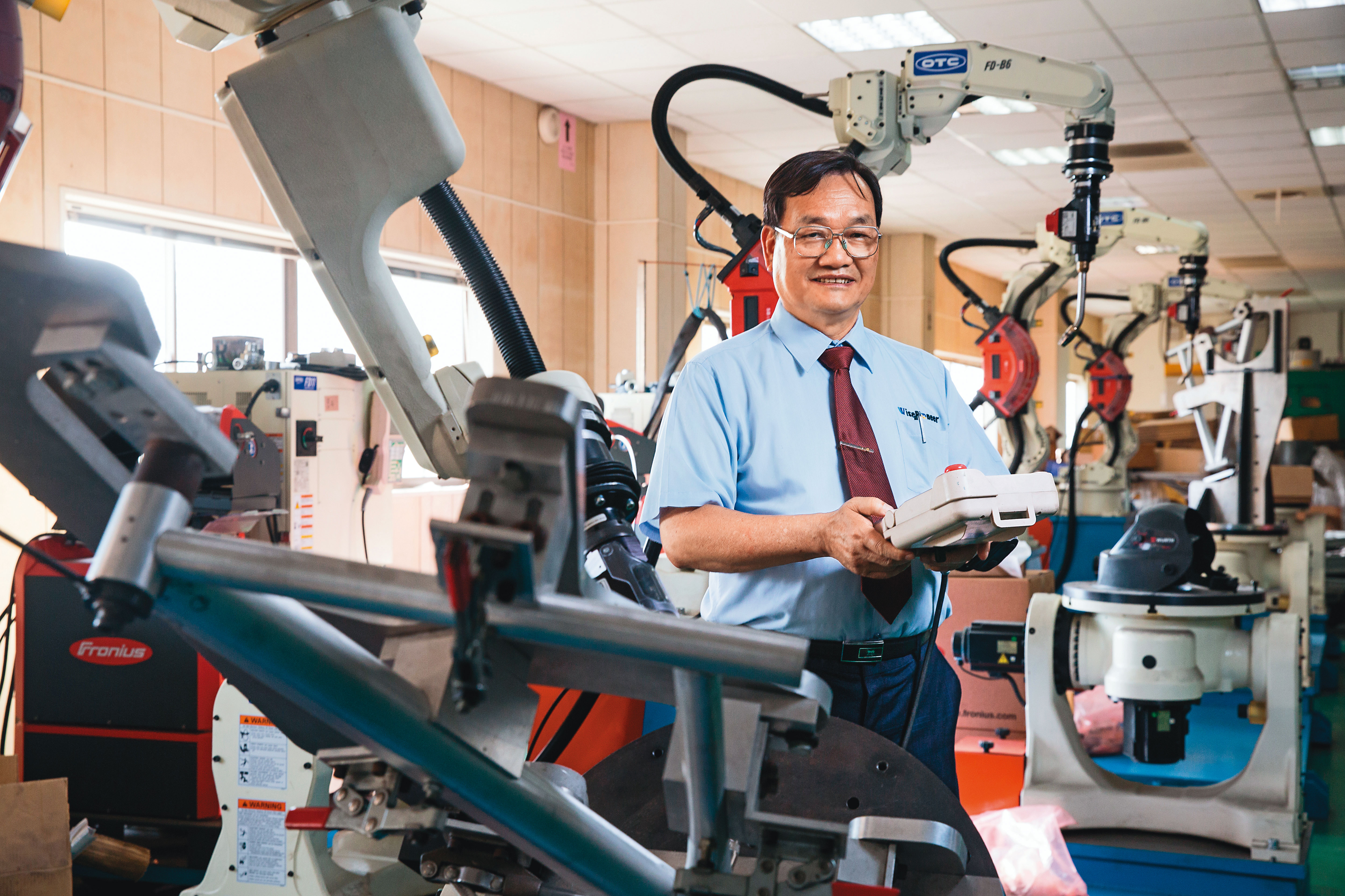 莊添財從腳踏車模具跨入設備製造，80年代就是全球自行車設備龍頭，之後更切入面板、半導體設備產業，去年營收達31億元。