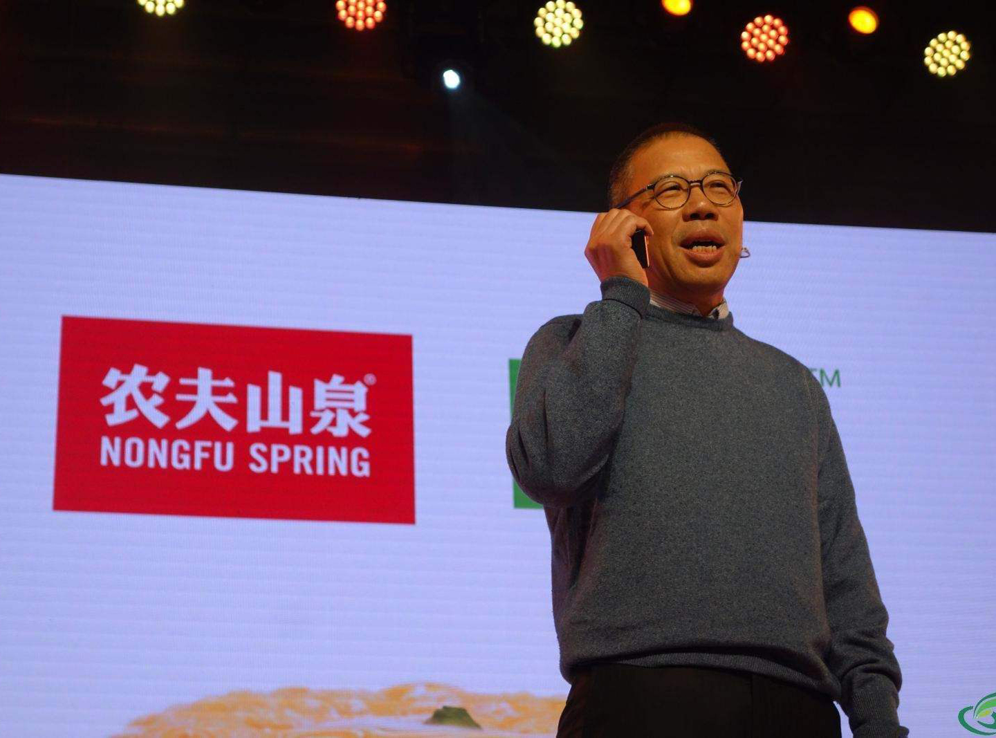 中國瓶裝水大亨鍾睒睒淨資產於昨（23日）達587億美元，超越馬雲成為中國新首富。（翻攝自網路）