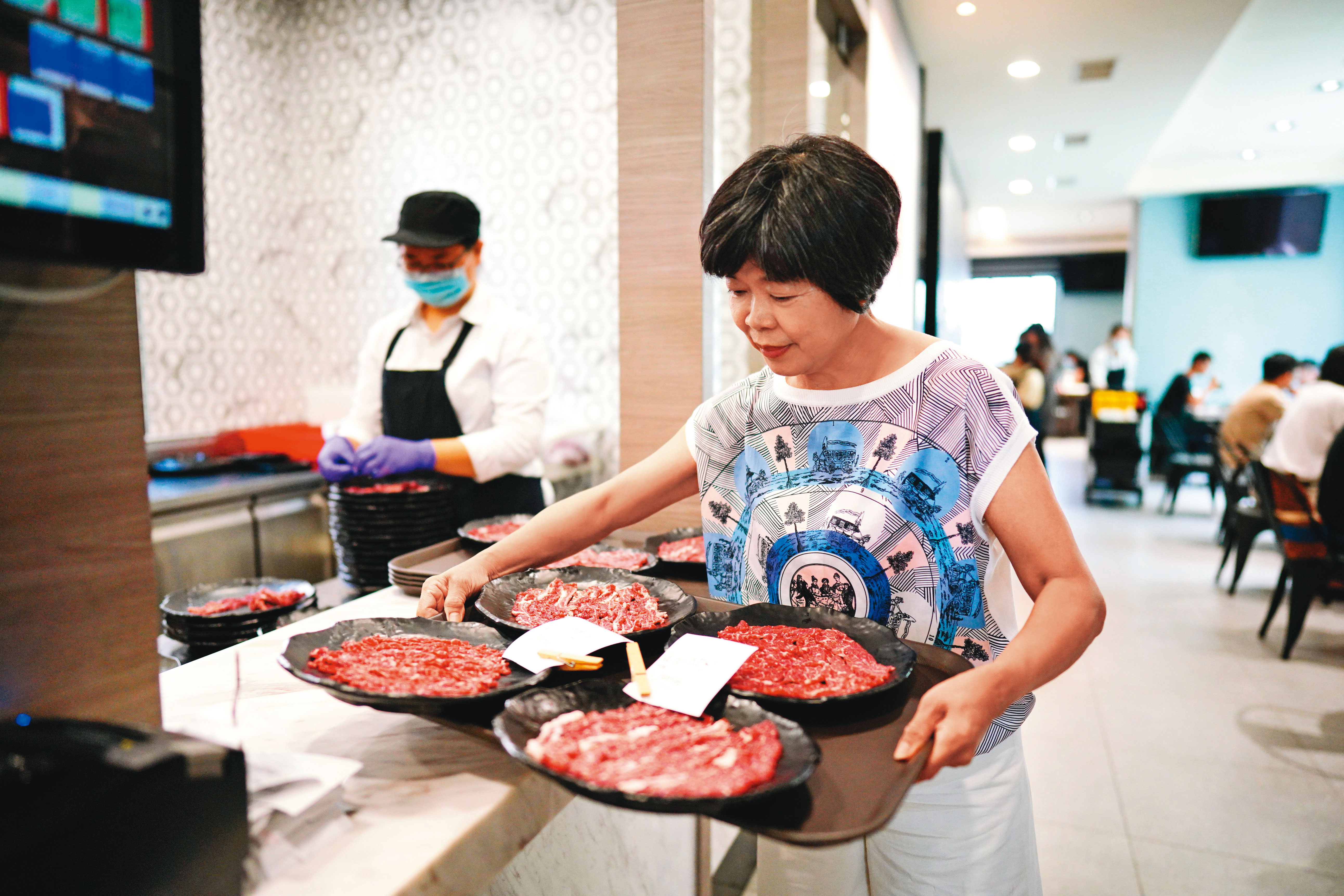 丁美麗認為事在人為,老公沈大裕當年決定半路出家賣牛肉湯時,她全力支持。