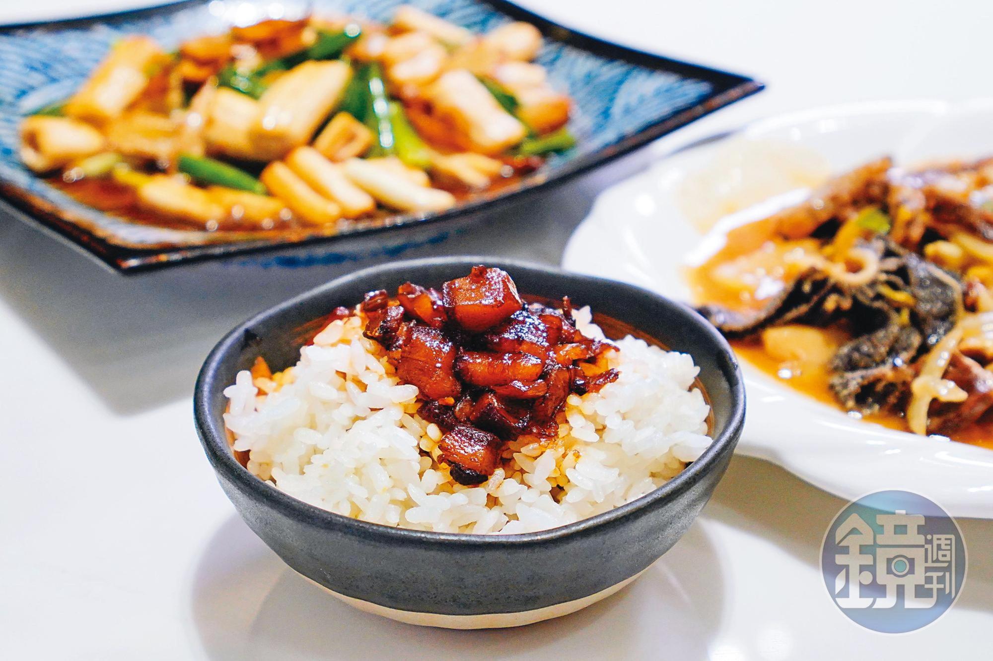 沈大裕操刀的滷肉飯Q香膠質足,提供顧客吃到飽。