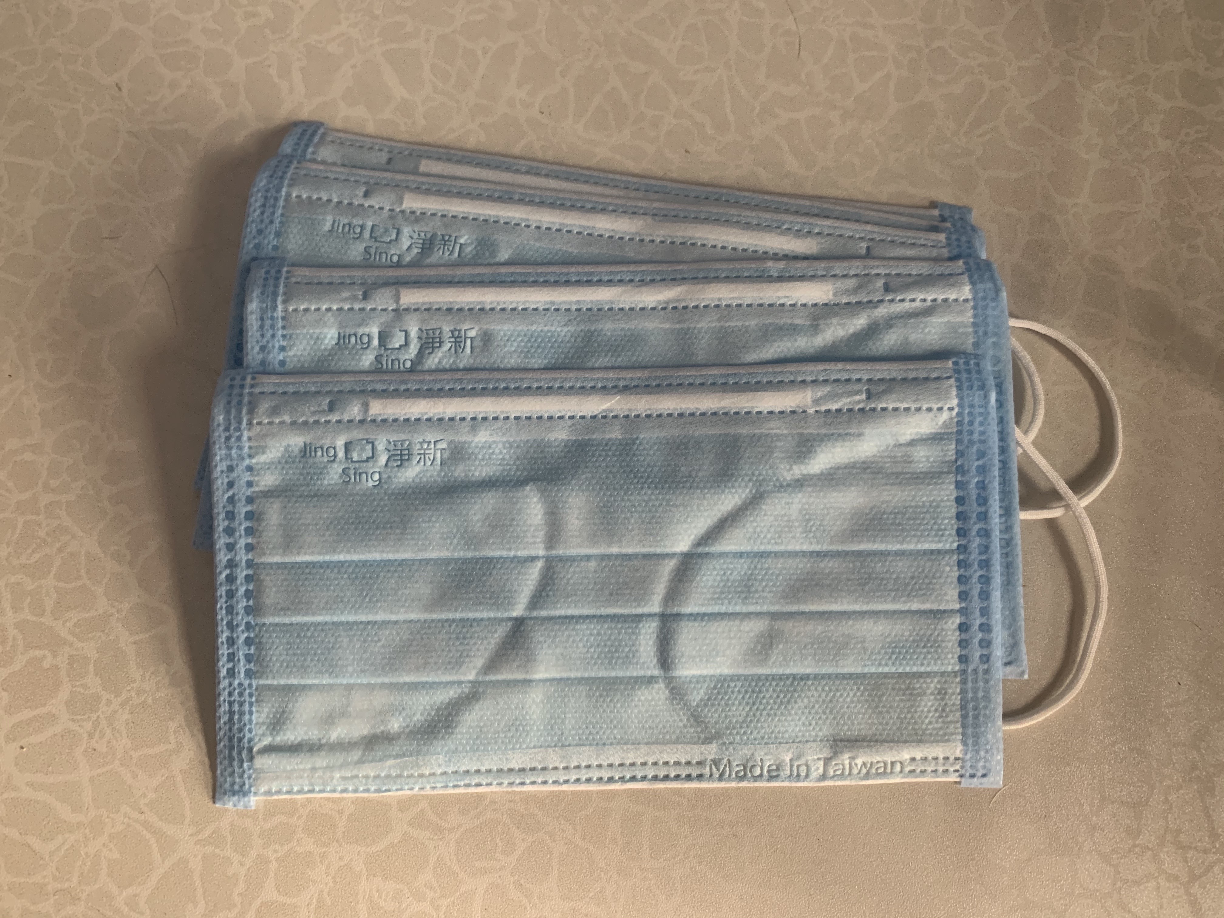 口罩國家隊「淨新科技」疑違法私設生產線製口罩，負責人30萬元交保。（讀者提供）