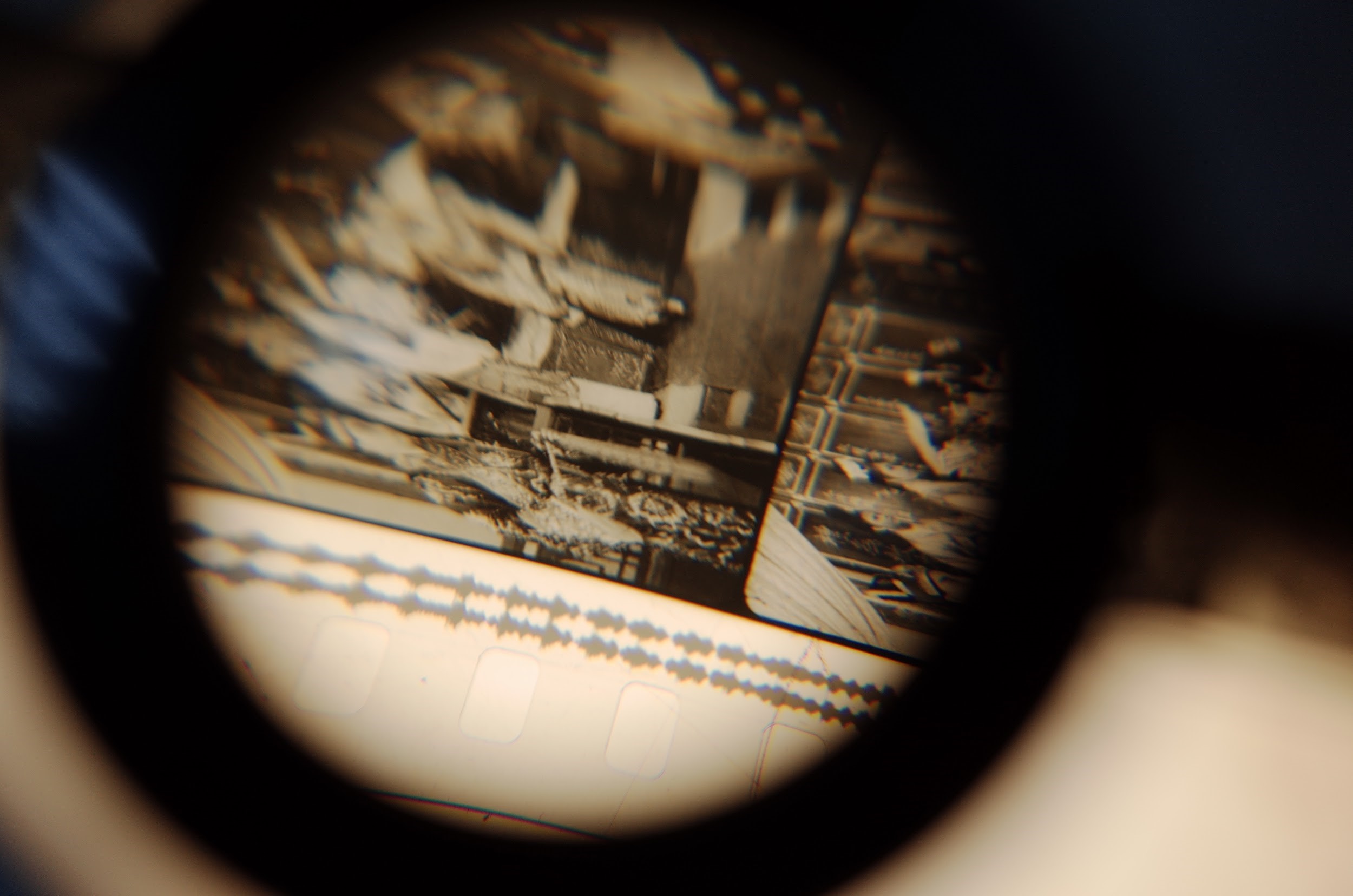 台灣早期膠卷保存不當，很多影片裂化的程度較嚴重，修復工作相對棘手。 （國家影視聽中心提供）