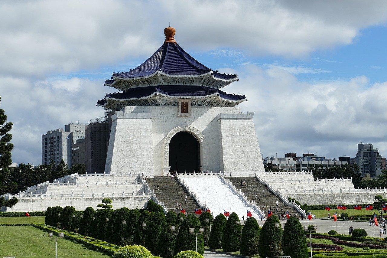台灣防疫有成,在Agoda訂房網躍居2020下半年熱搜景點冠軍。圖為中正紀念堂。(Pixabay/falco)