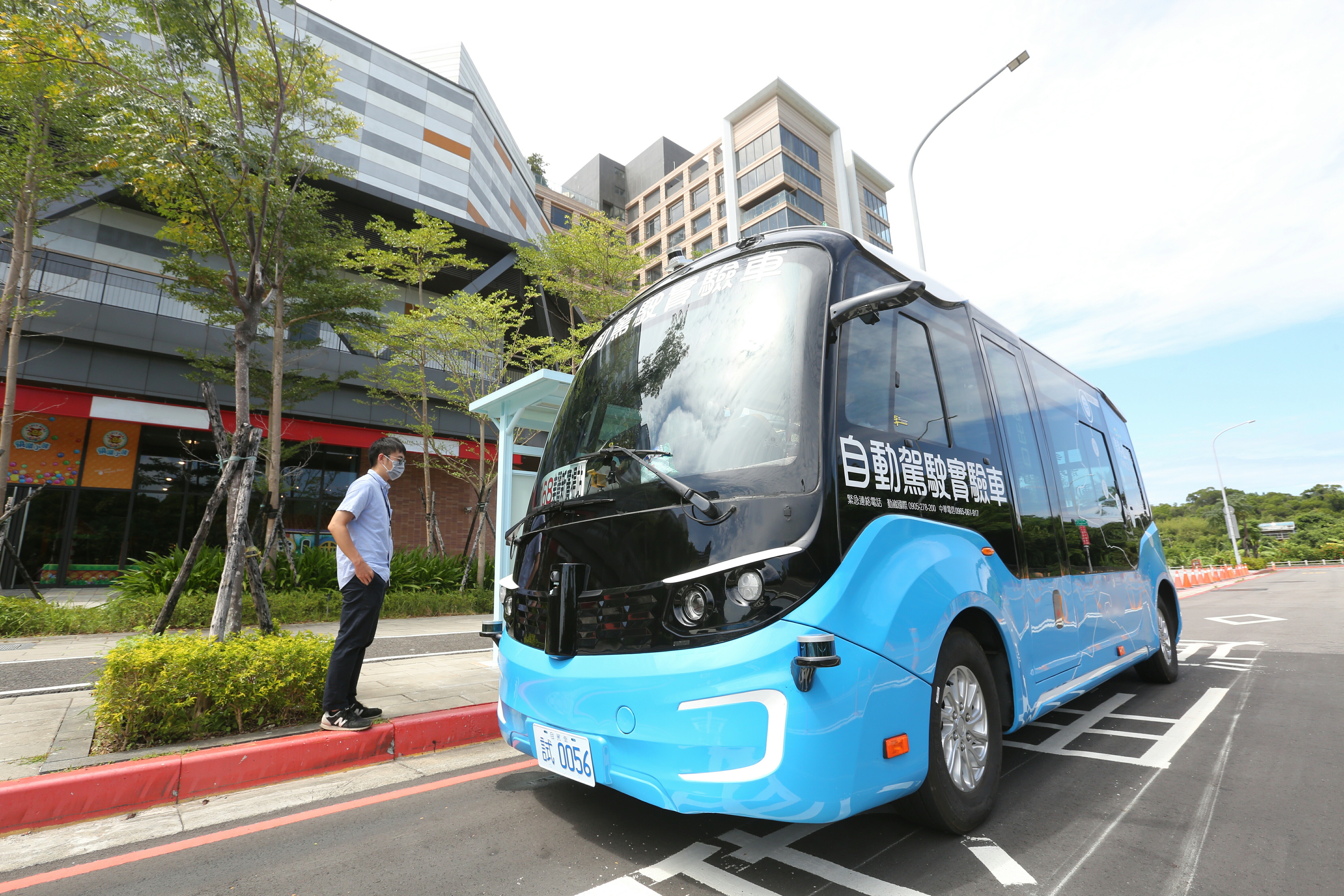 台灣製造的自駕巴士，已陸續在全台各地實施載客運行。