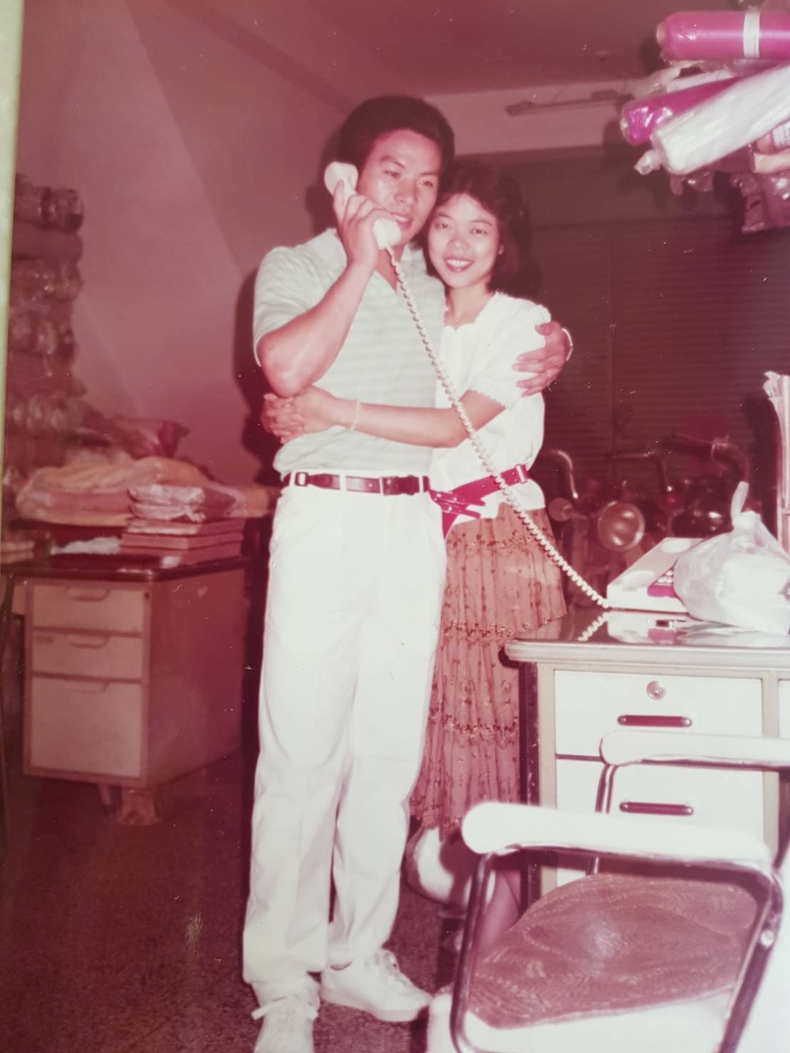 沈大裕（左）與同鄉丁美麗（右）結婚後，夫妻倆一起回到台南工作。（沈大裕提供）