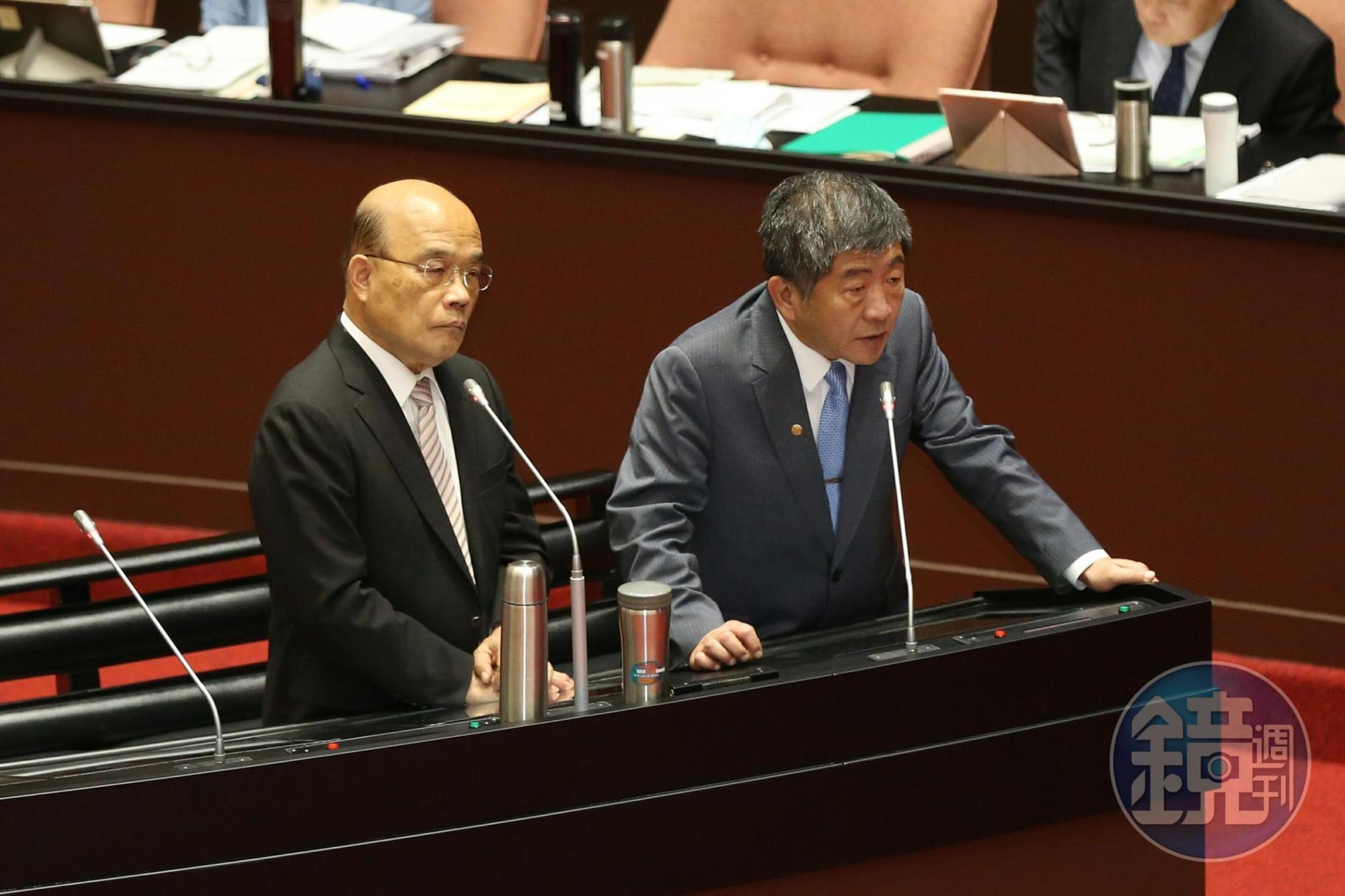 衛福部長陳時中（右）表示，已和COVAX簽約，10月初就會付訂金。