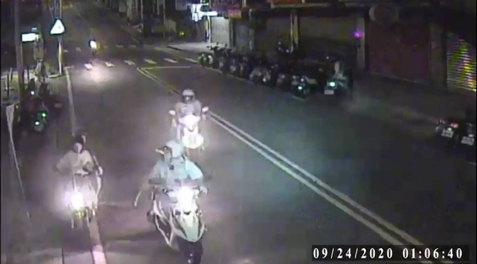 黃男騎車的方式全被警方路口監視器拍下並且移送法辦。(翻攝畫面)