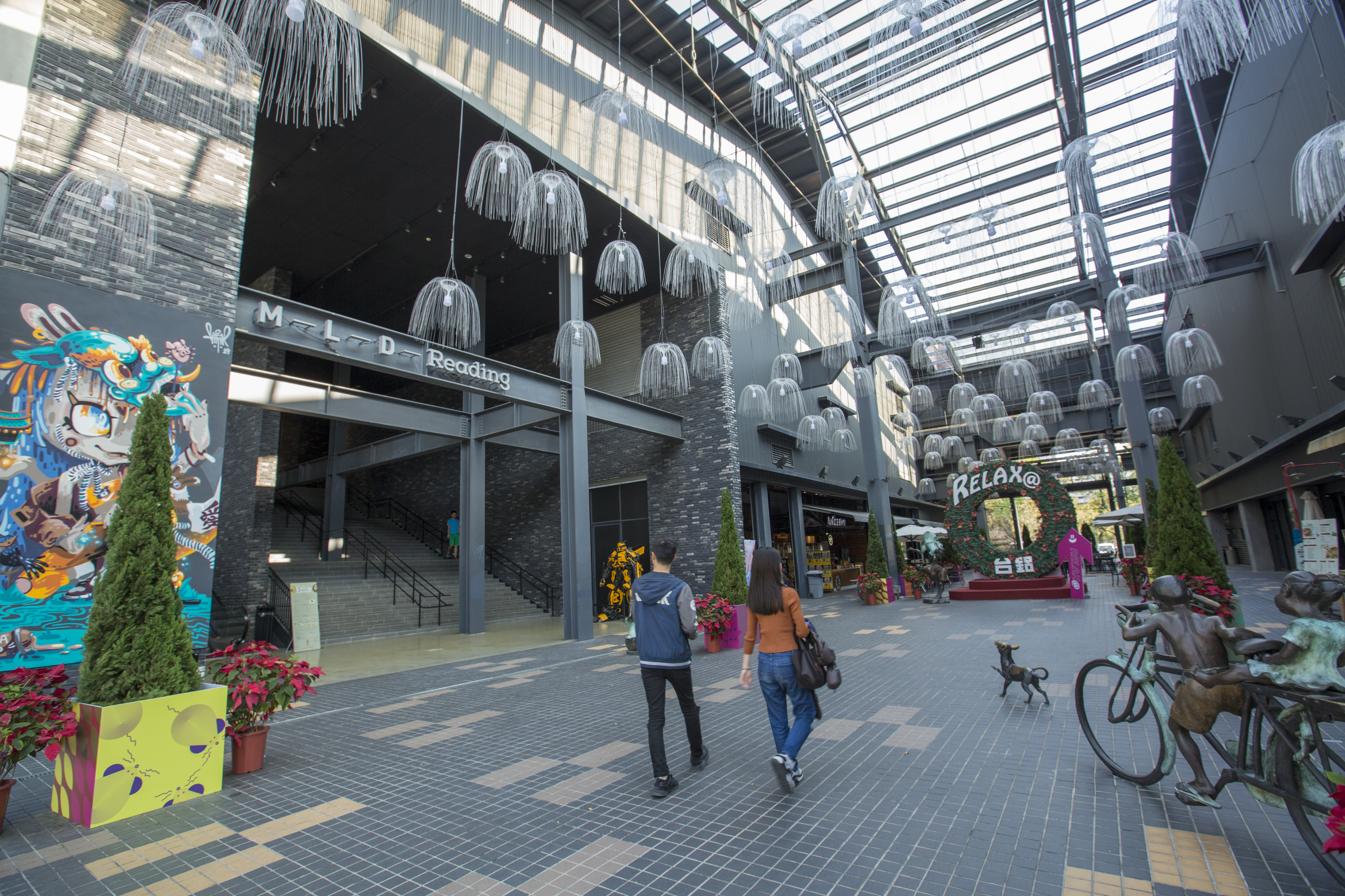 高雄市頗具盛名的商場「台鋁MLD」由都會生活開發公司經營。圖為本刊資料照。