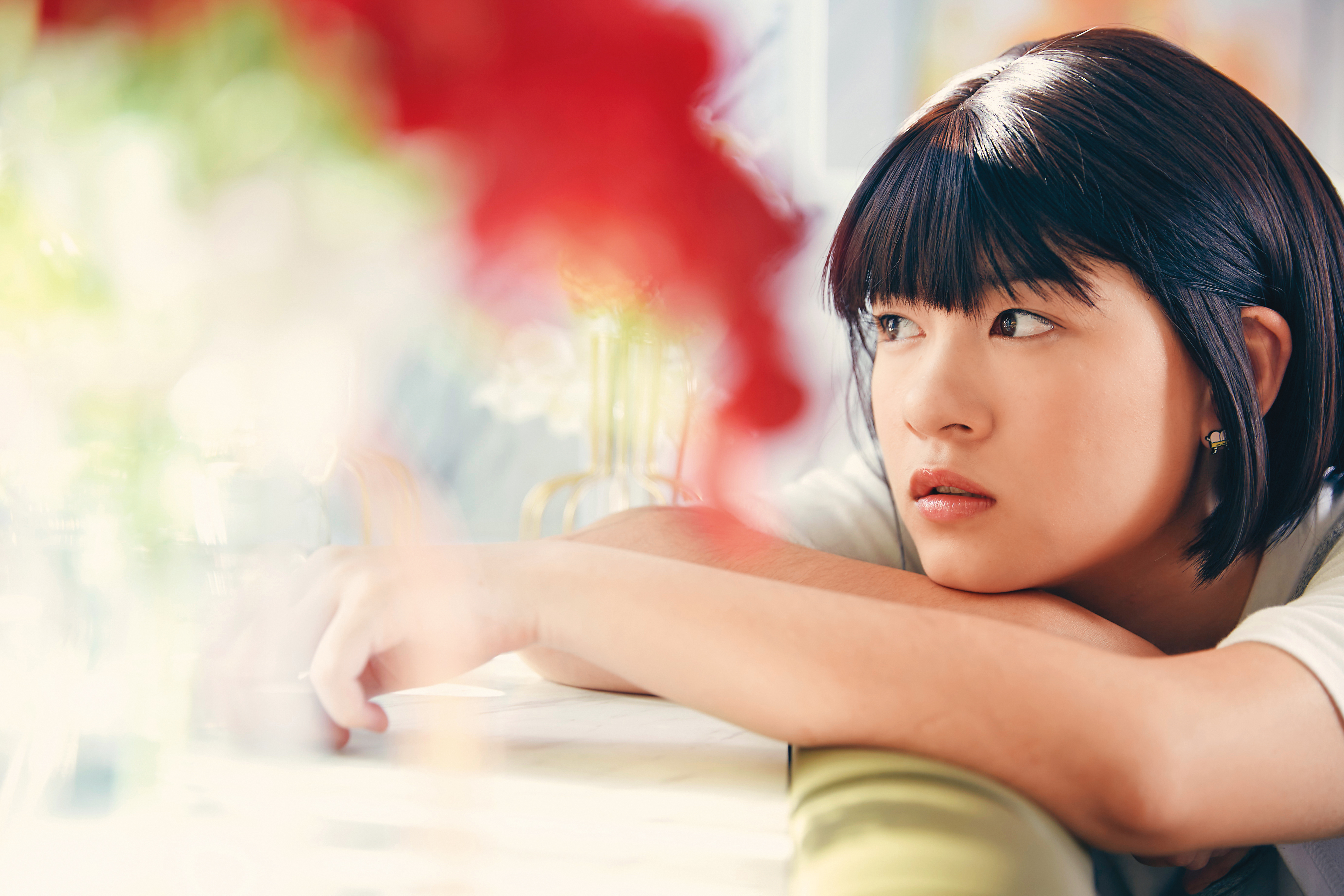 一直都中性打扮的張懷云，特地戴上假髮，呈現女人味的一面。