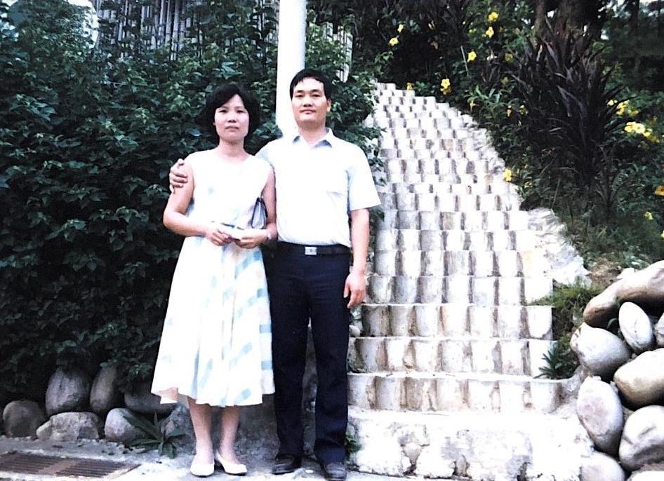 莊添財與妻子洪勉是因媒妁之言相識相戀，一路走來相互扶持、鶼鰈情深。（旭東機械提供）