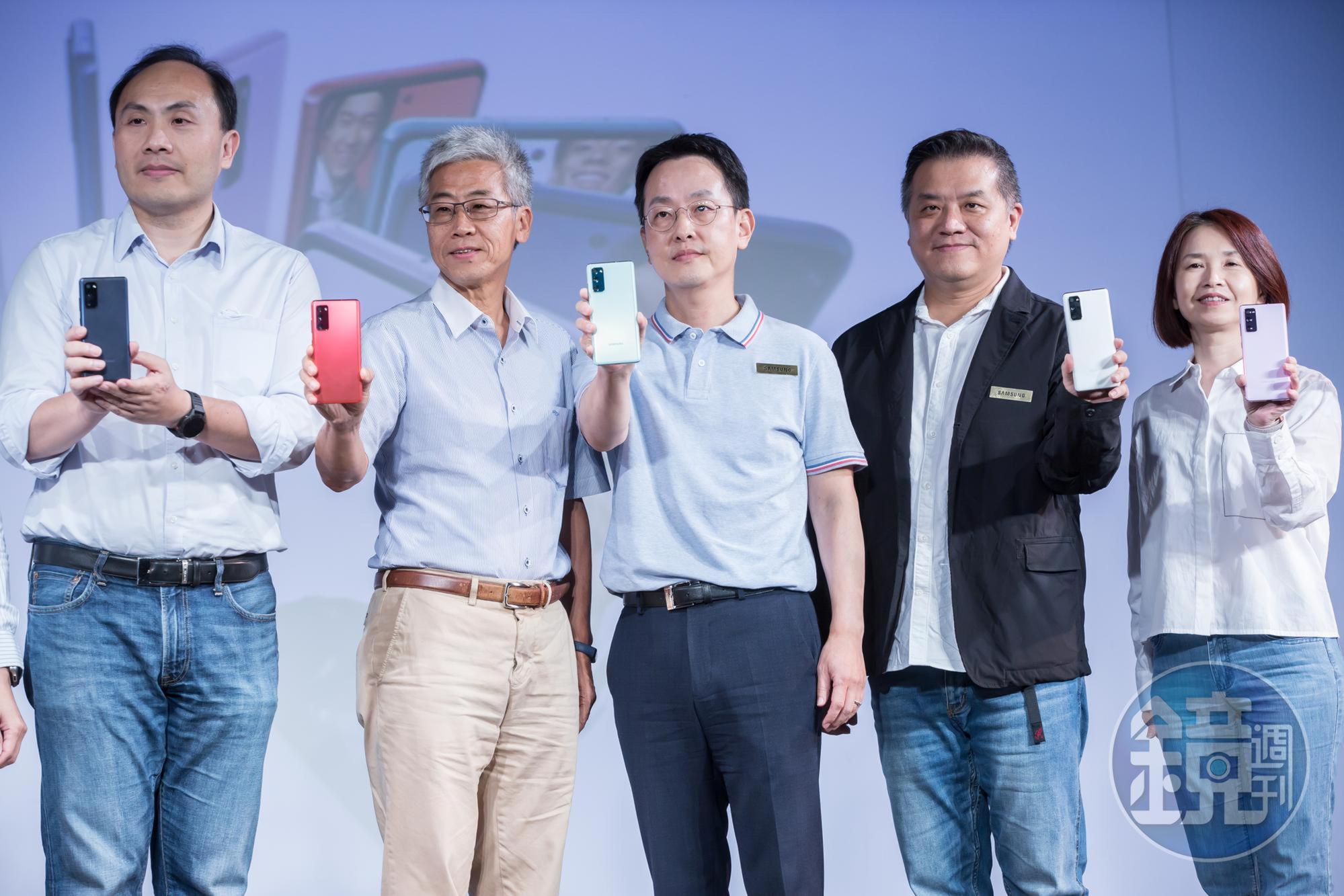 台灣三星電子行動與資訊事業部副總經理陳啟蒙表示,這款輕旗艦在台上市,確實希望讓三星在2萬元以上的高階手機市場內,多爭取6至7%市占率。