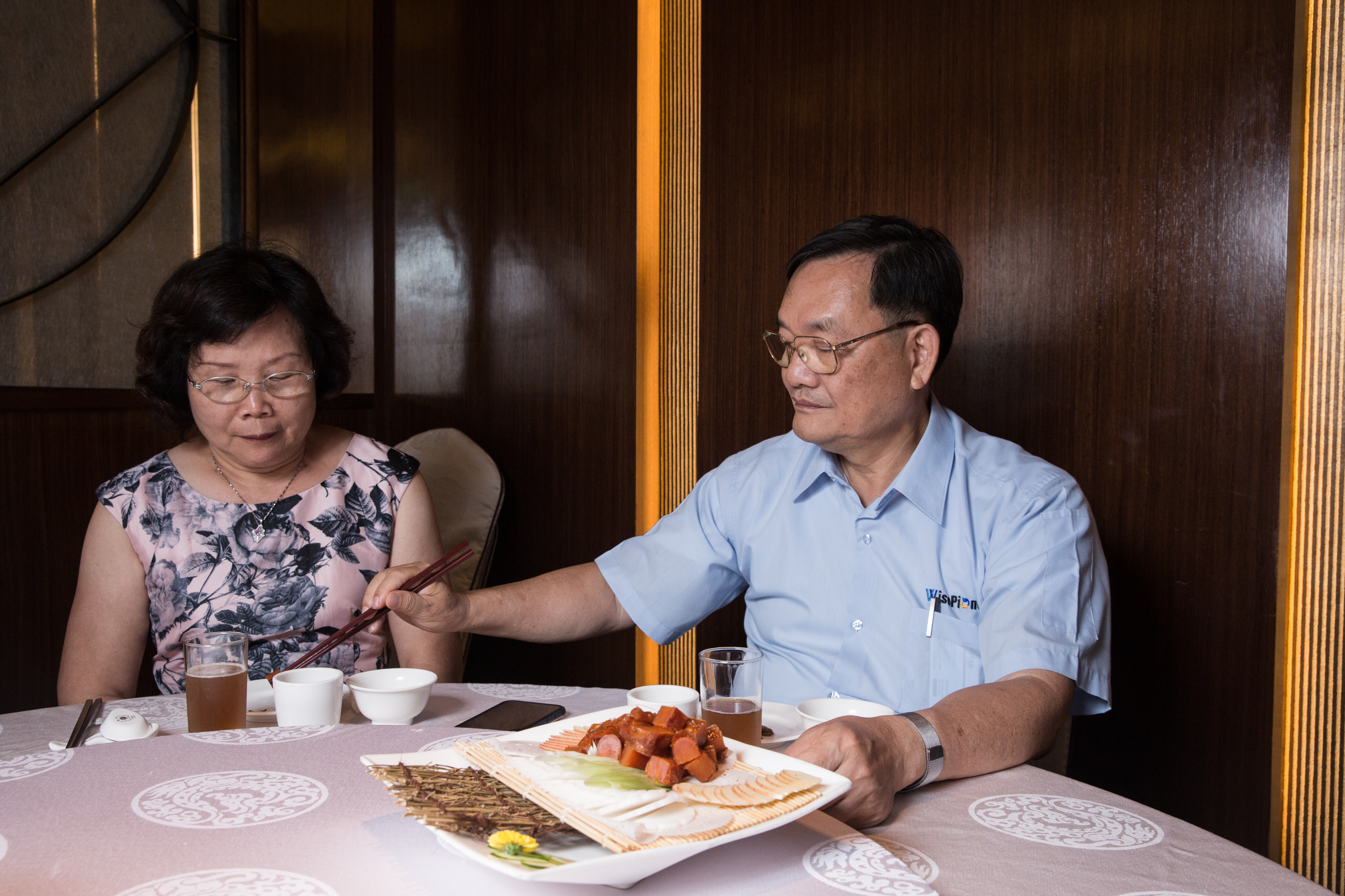 莊添財創業後賺了錢，他最愛帶著全家人造訪沙鹿梧棲37年海鮮餐廳老店。