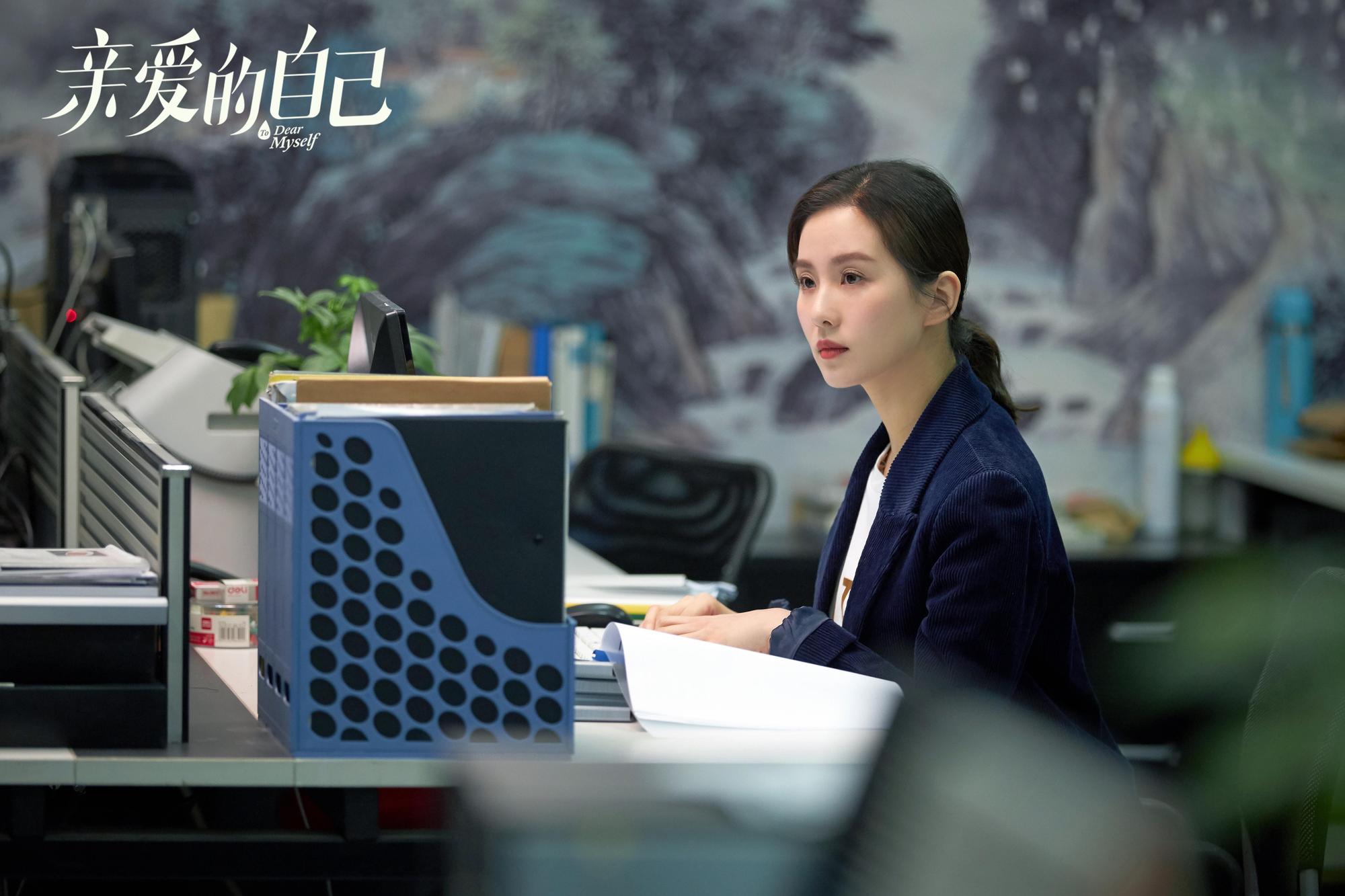 劉詩詩產後6個月就復出拍戲，頭炮作品《親愛的自己》被嫌狀態不佳，她承認確實還有點浮腫。（翻攝自《親愛的自己》官博）