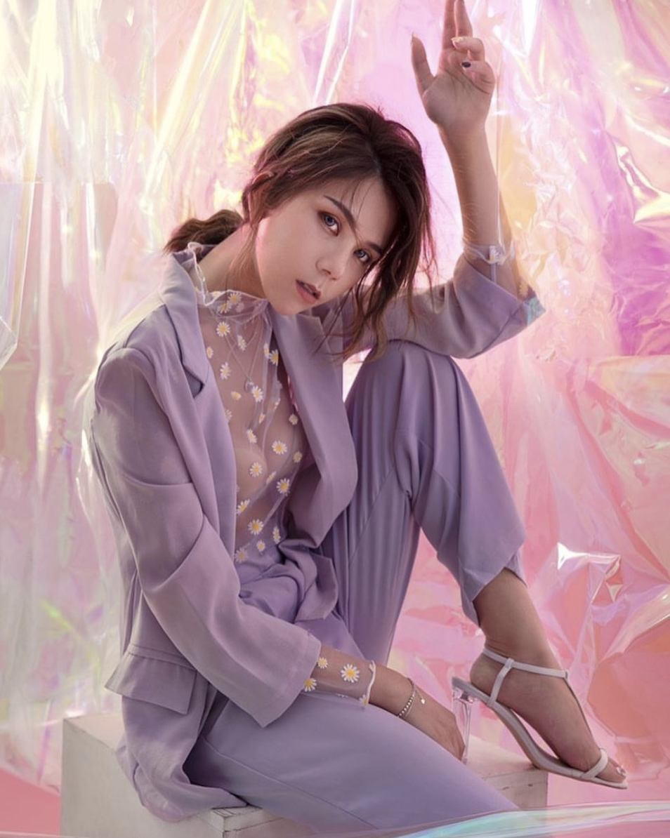 蕾拉大解封水滴美乳,若隱若現叫人鼻血直流。(翻攝自蕾拉IG)